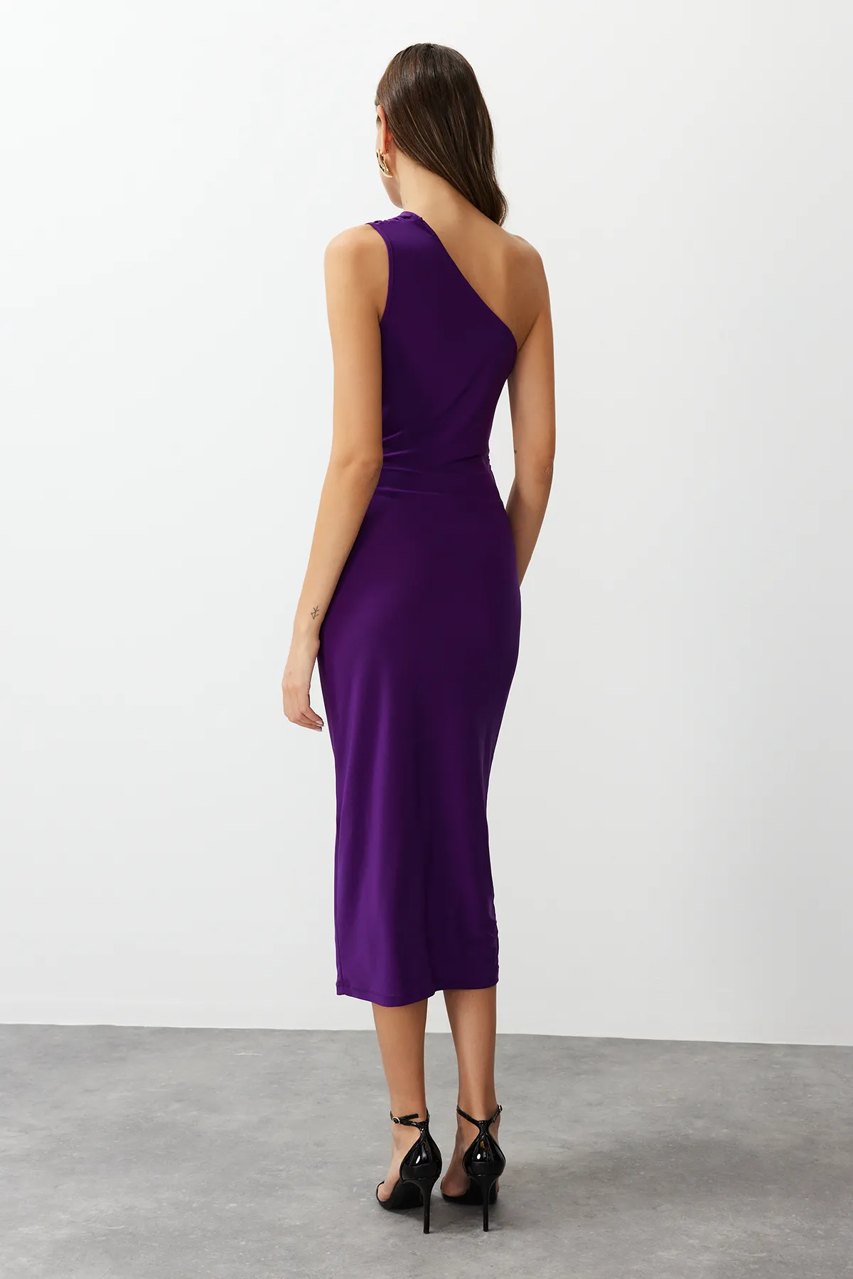 Trendyol Collection  Lilafarbenes, drapiertes, tailliertes/tailliertes, dehnbares Midi-Bleistiftkleid aus Strick mit einer Schulter TWOSS24EL00100