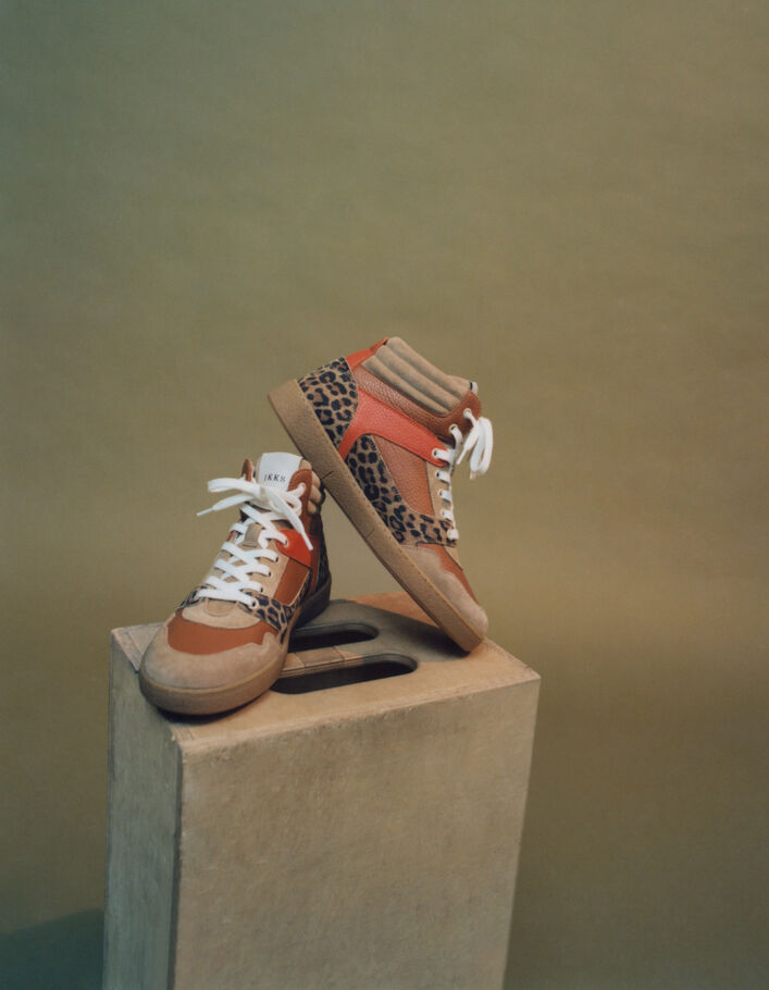 Sneakers beige, orange et motif léopard mix cuir Femme