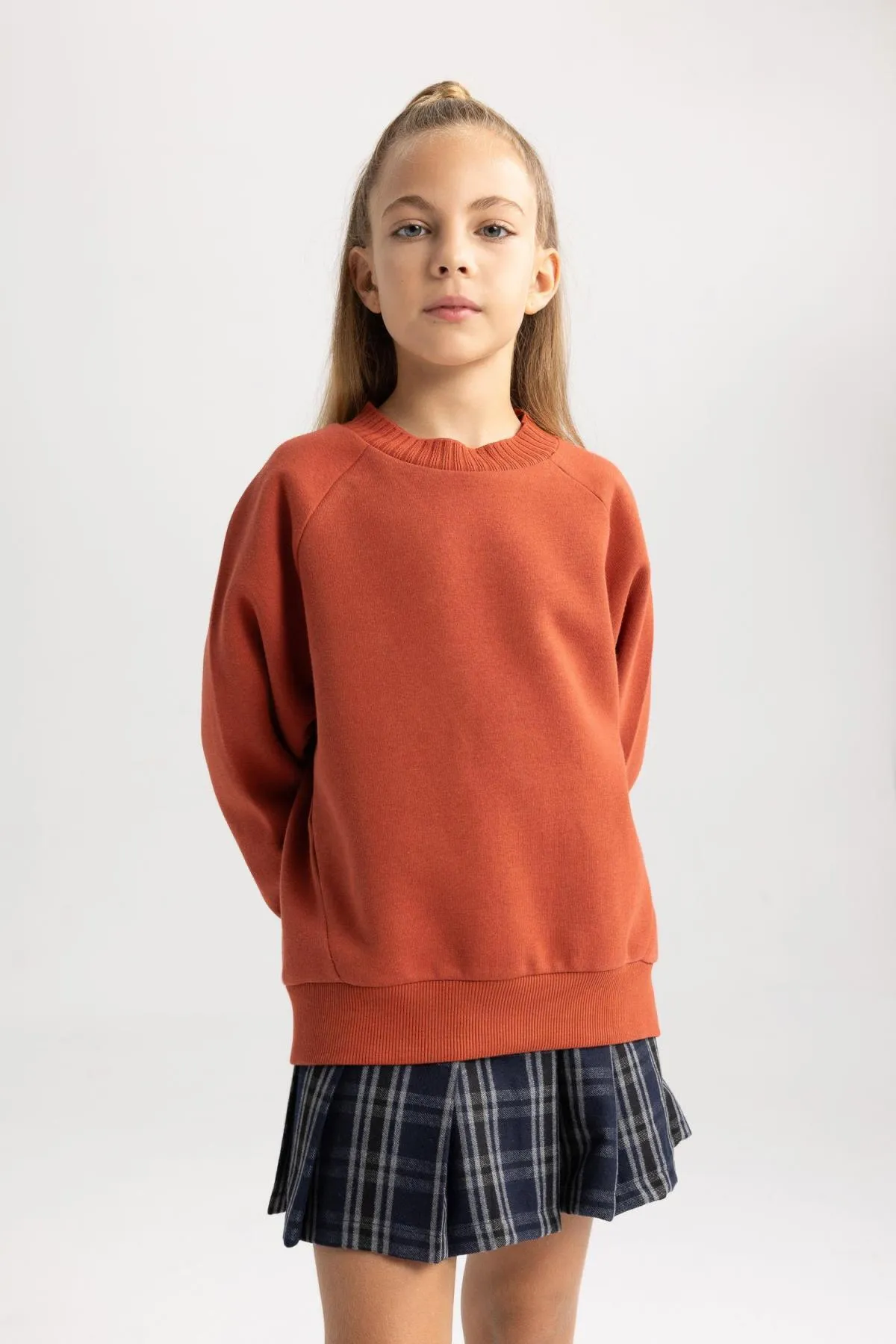 DeFacto  Weiches, pelziges Oversize-Sweatshirt mit Rundhalsausschnitt für Mädchen - B1976a823au