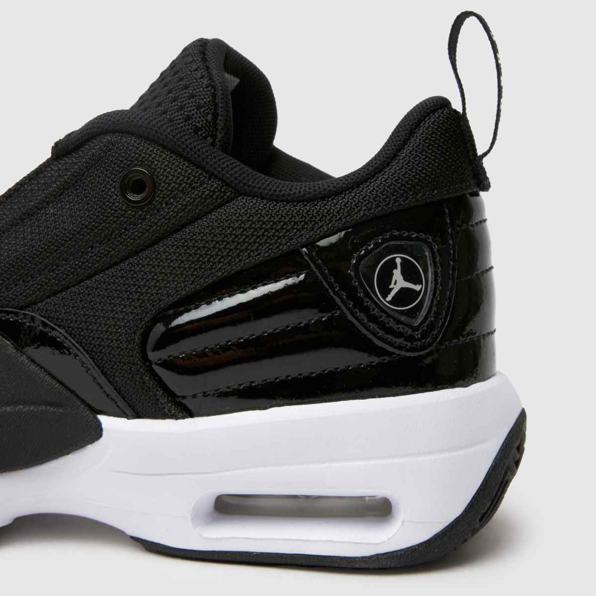 Črno-beli športni copati Nike Max Aura 6 Youth