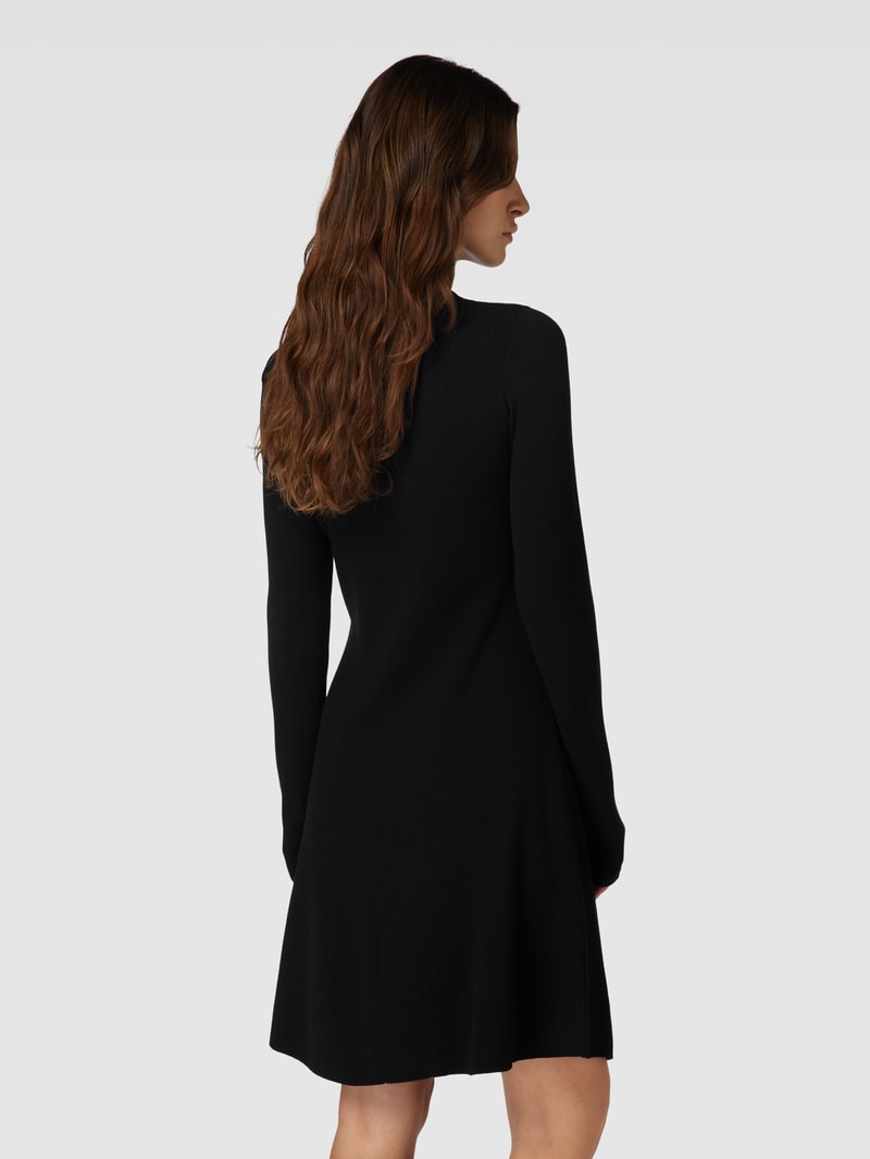 Strickkleid aus Viskose-Mix mit Woll-Anteil mit Rollkragen in schwarz