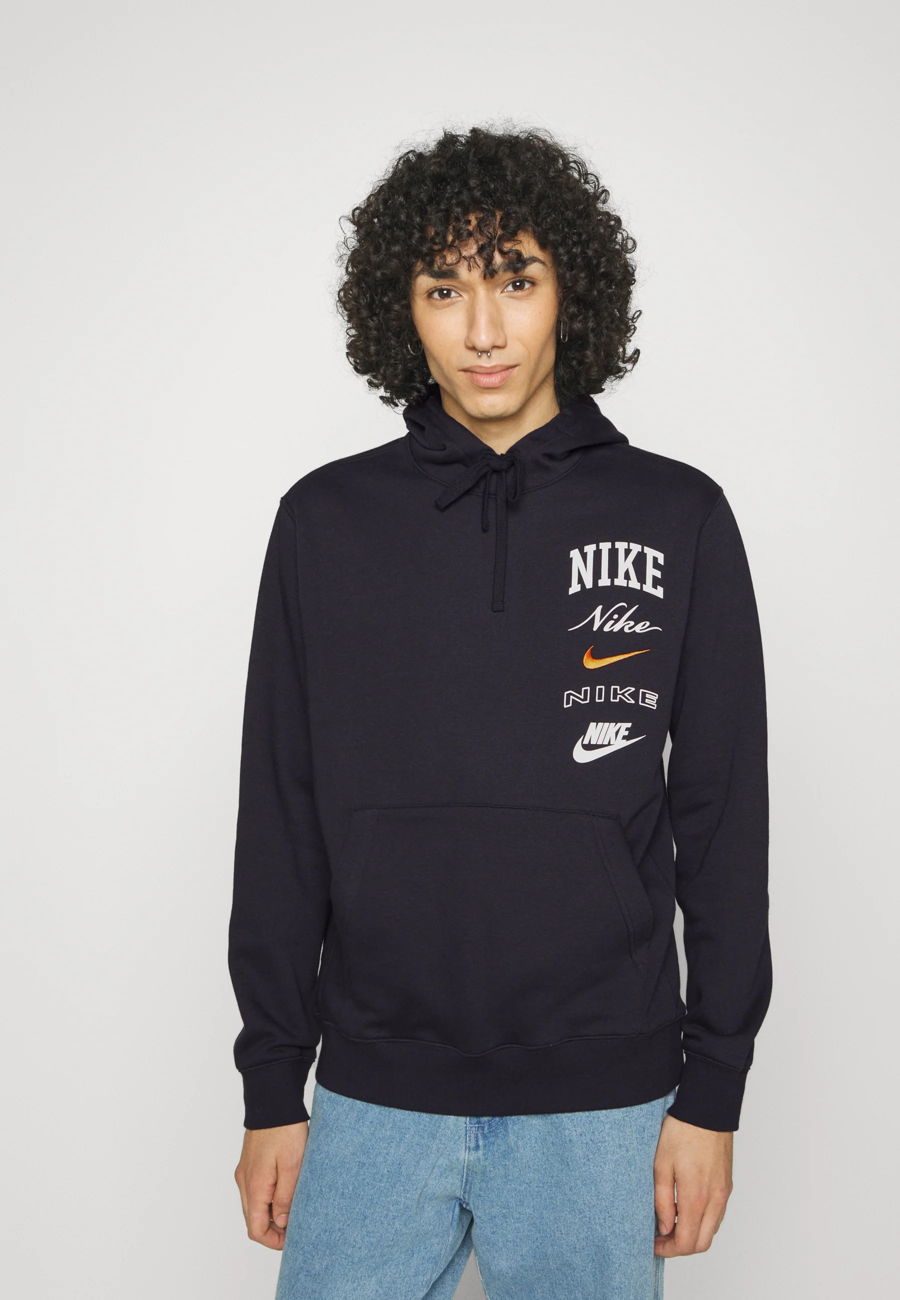 Nike Sportswear CLUB STACK - Sudadera con capucha