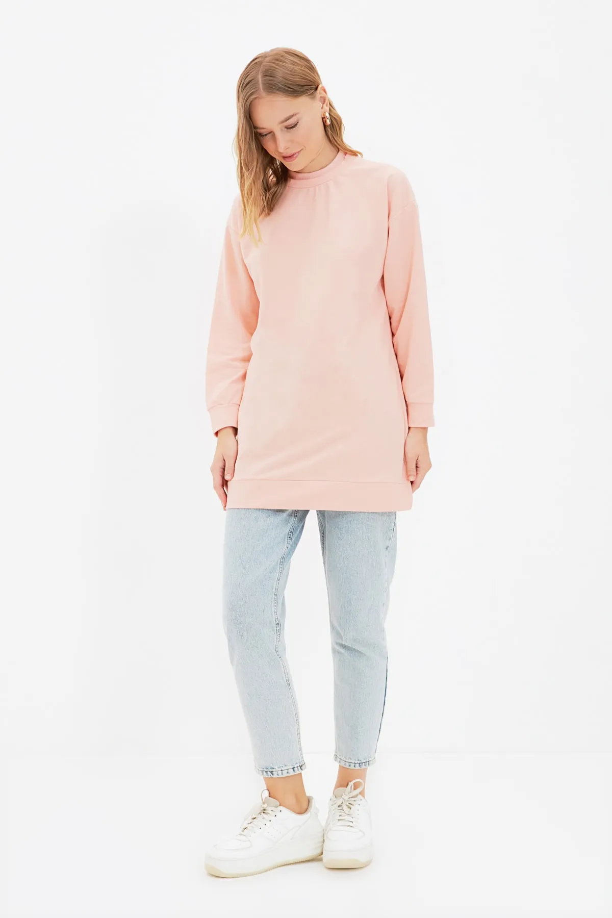 Trendyol Modest  Puderfarbenes Basic-Strick-Sweatshirt mit Stehkragen und Schlitz und detailliertem Schnitt TCTAW22TW0196