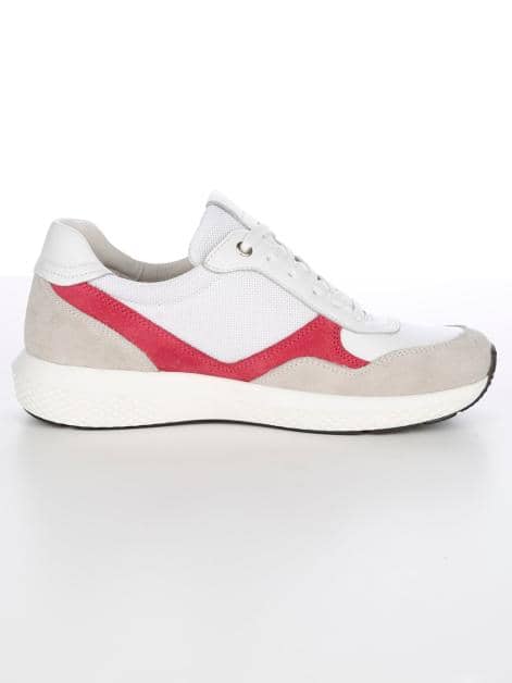 Schnürschuh in modernem Design