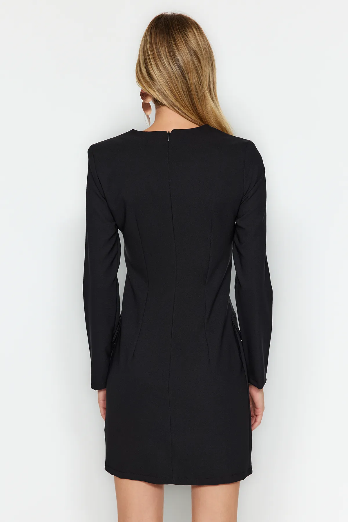 Trendyol Collection  Schwarzes, gewebtes Jackenkleid mit Taschen und Knöpfen TWOAW24EL00629