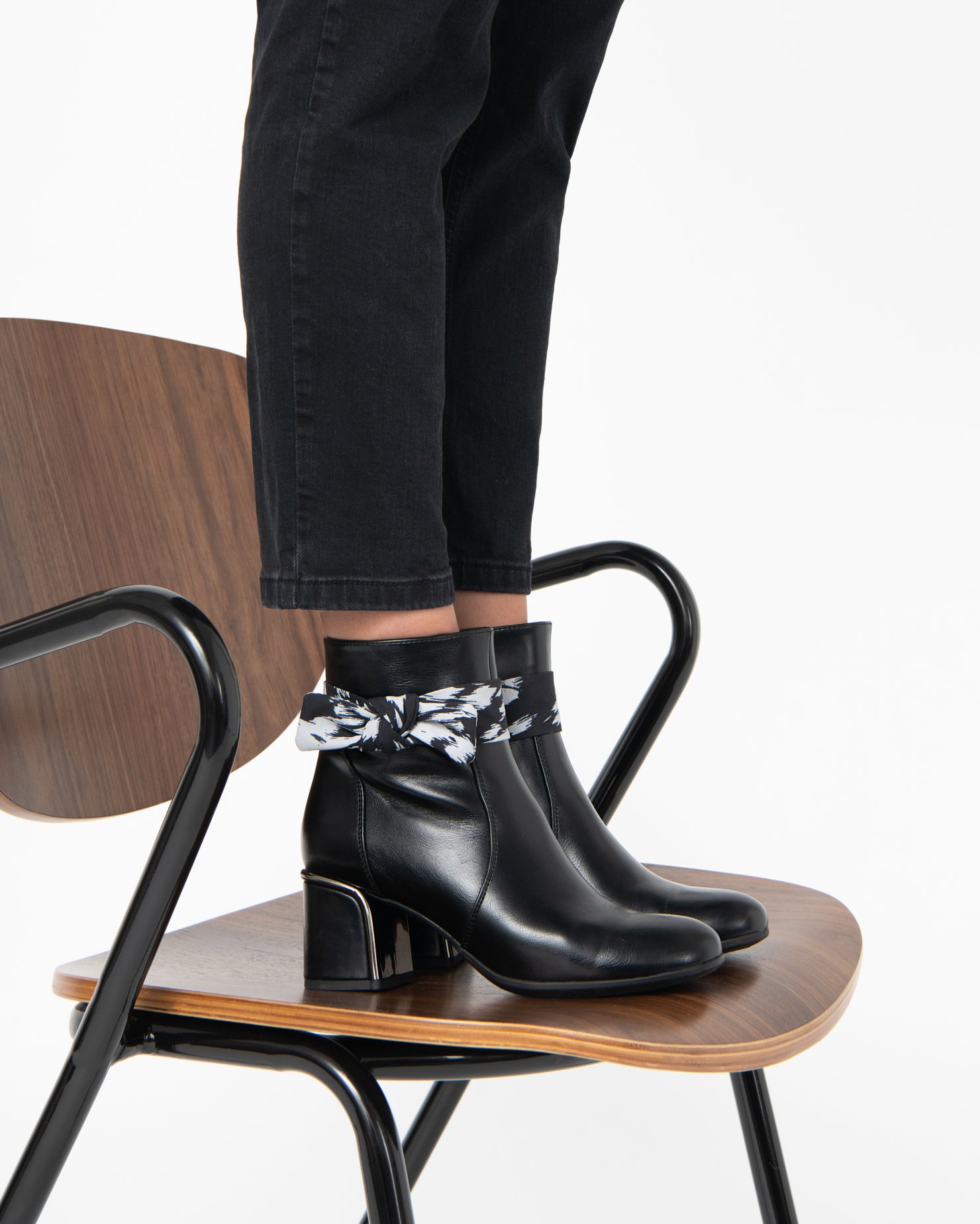 Boots femme unies à talon carré et bride foulard noir | GEMO