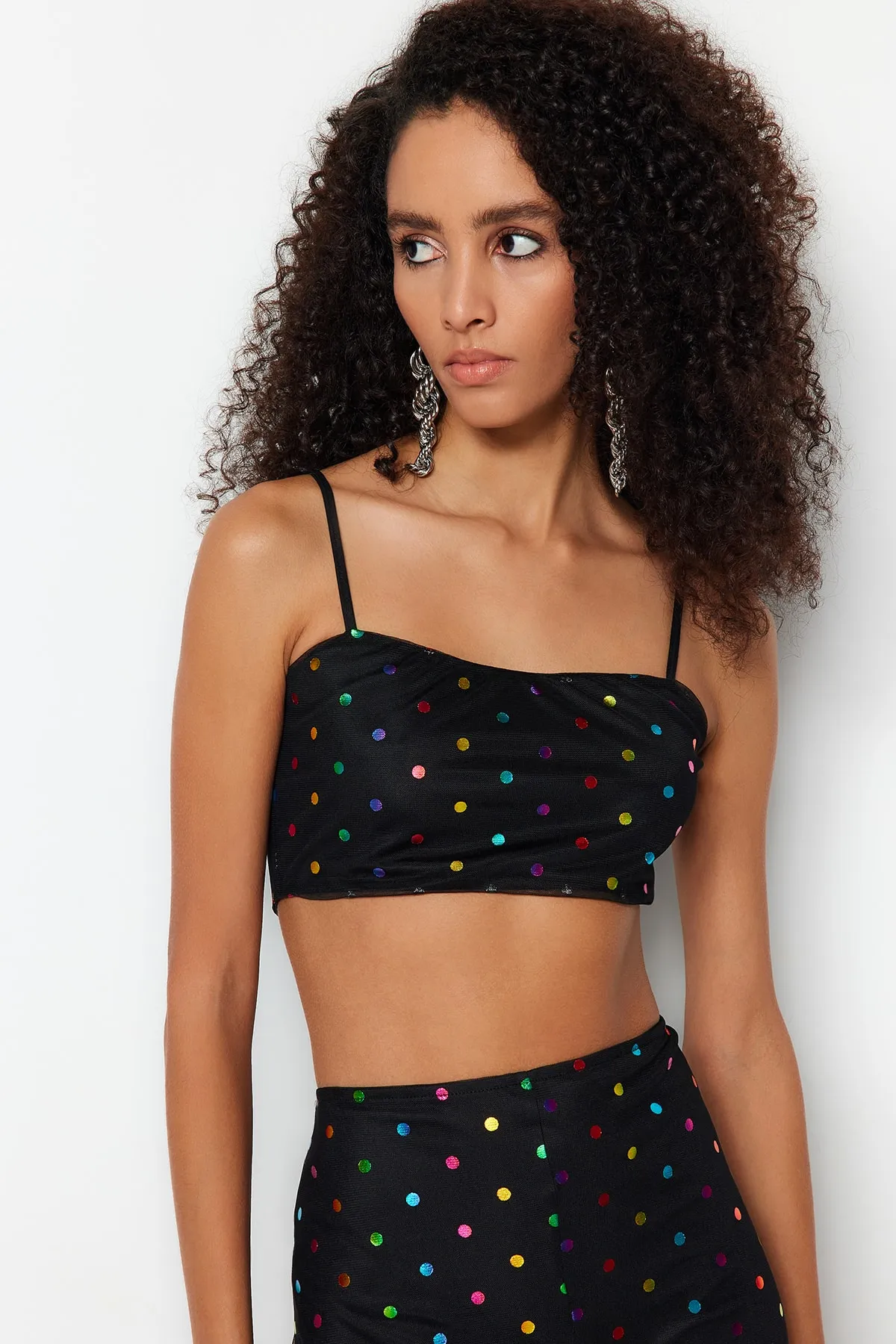 Trendyol Collection  Schwarz-mehrfarbiges, bauchfreies, gefüttertes Bustier aus Tüll mit Punkten TPRSS23BS00112