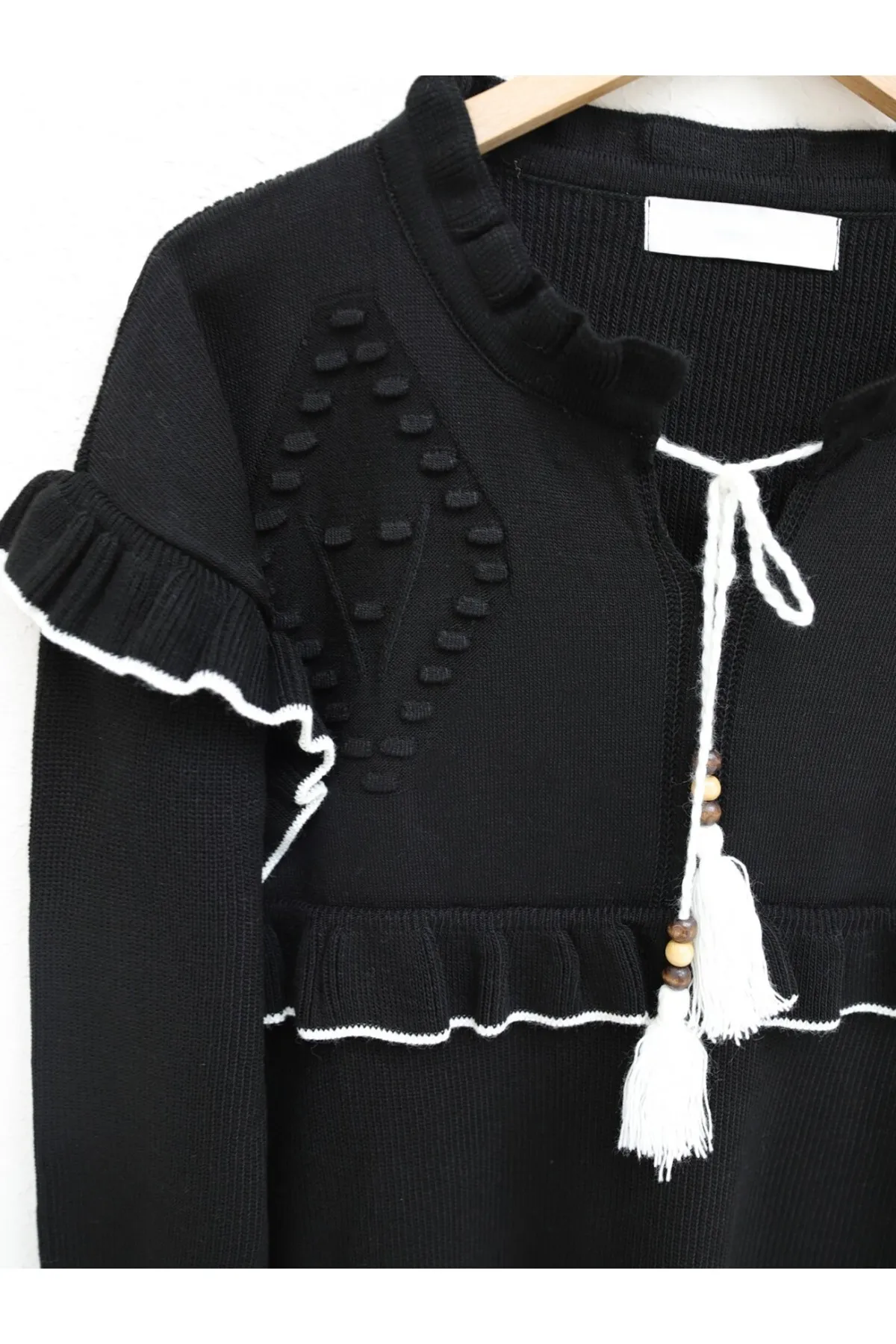 Modamorfo  Strickset mit Schnürkragen und Rüschen vorne und an den Schultern