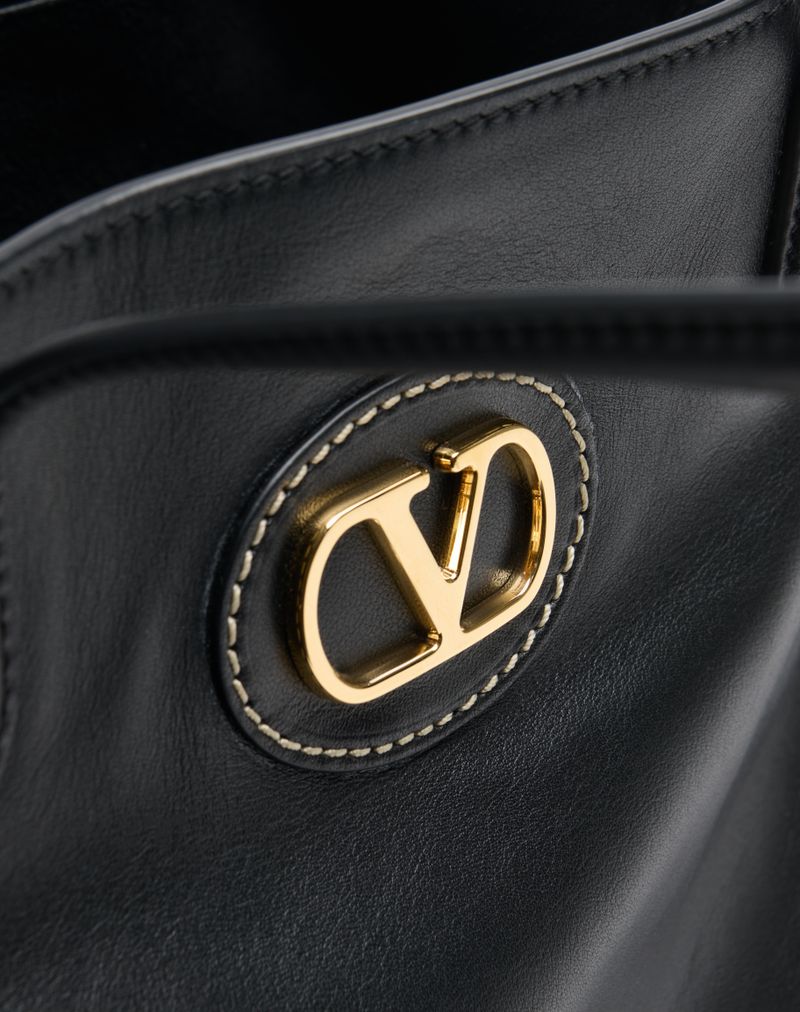 Bolsa de compras Valentino Garavani Antibes média em couro de bezerro
