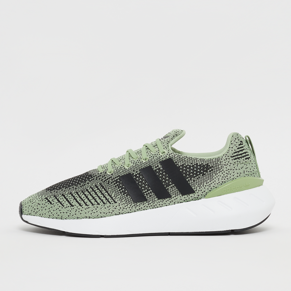 adidas Swift Run 22 GZ3505 / grün