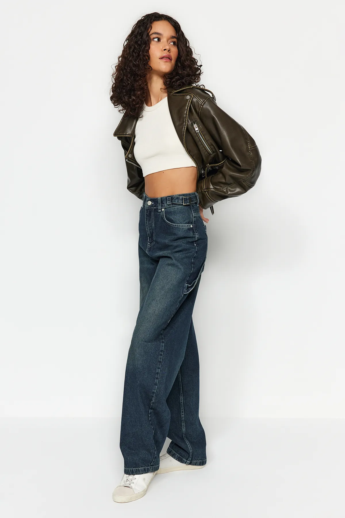 Trendyol Collection  Dunkelblaue, locker geschnittene Carpenter-Jeans mit hoher Taille und Wascheffekt TWOAW24JE00308