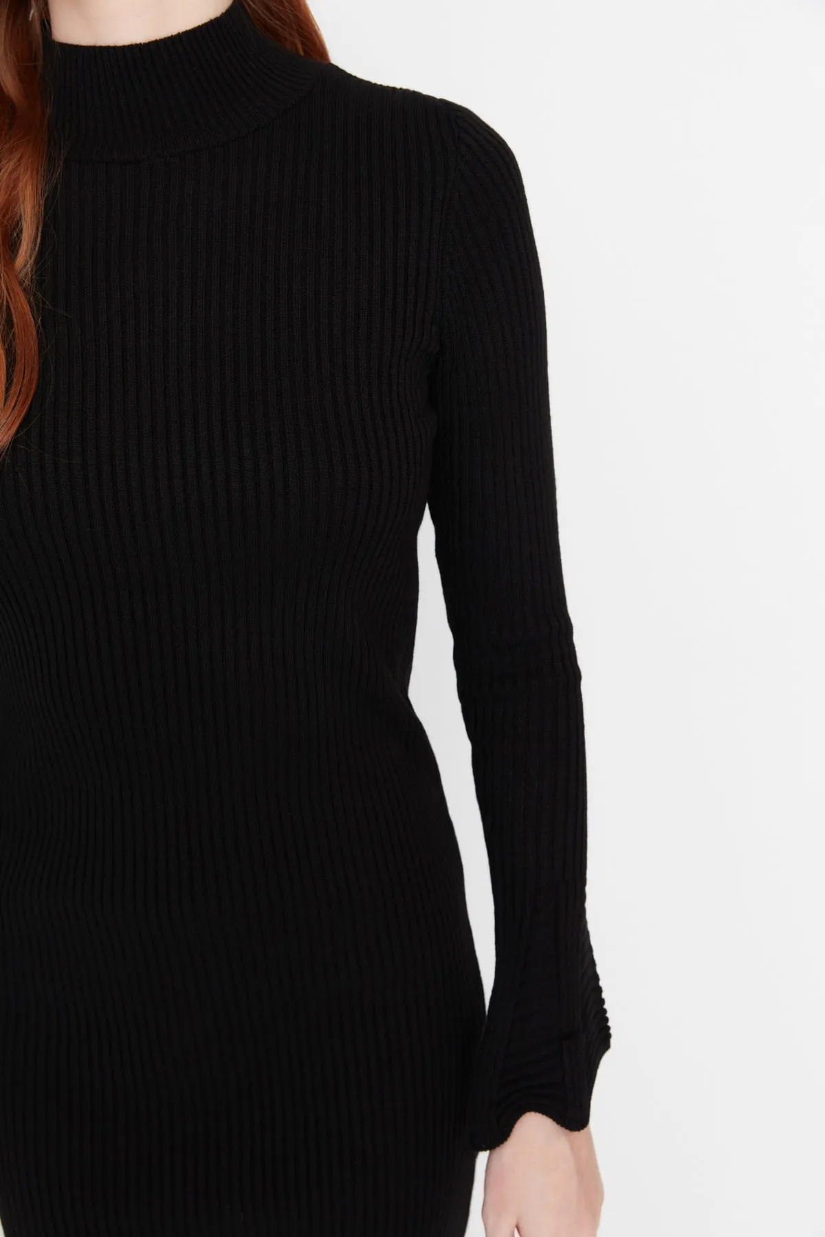 Trendyol Collection  Schwarzes schwarzes tailliertes Mini-Strick-Basic-Kleid TWOAW23EL01415 Kleid TWOAW23EL01415