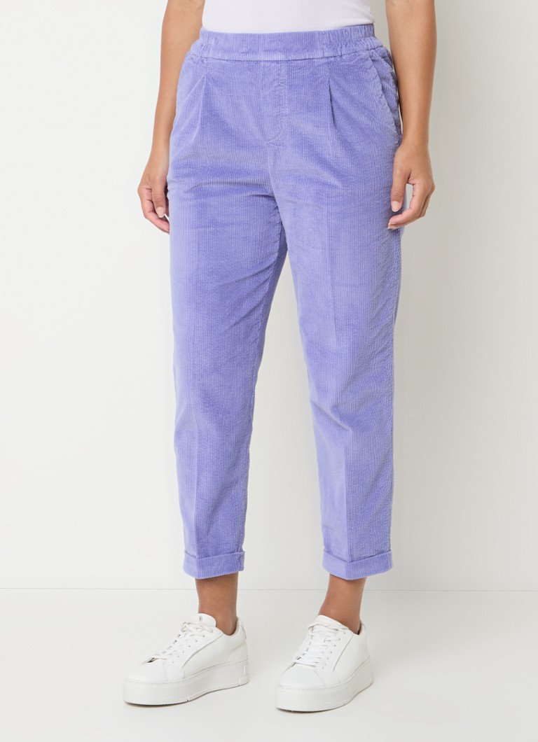 Pantaloni mulați din catifea reiată, cu talie înaltă și croială scurtă pe picior, de la Benetton.
