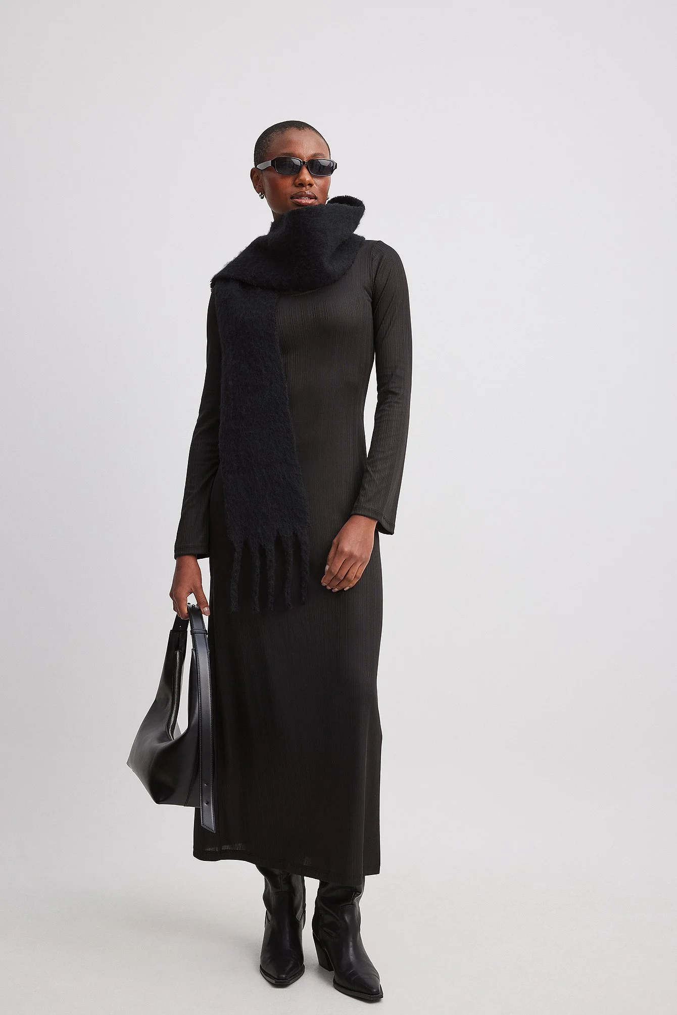 Geripptes Maxikleid mit Rüschen