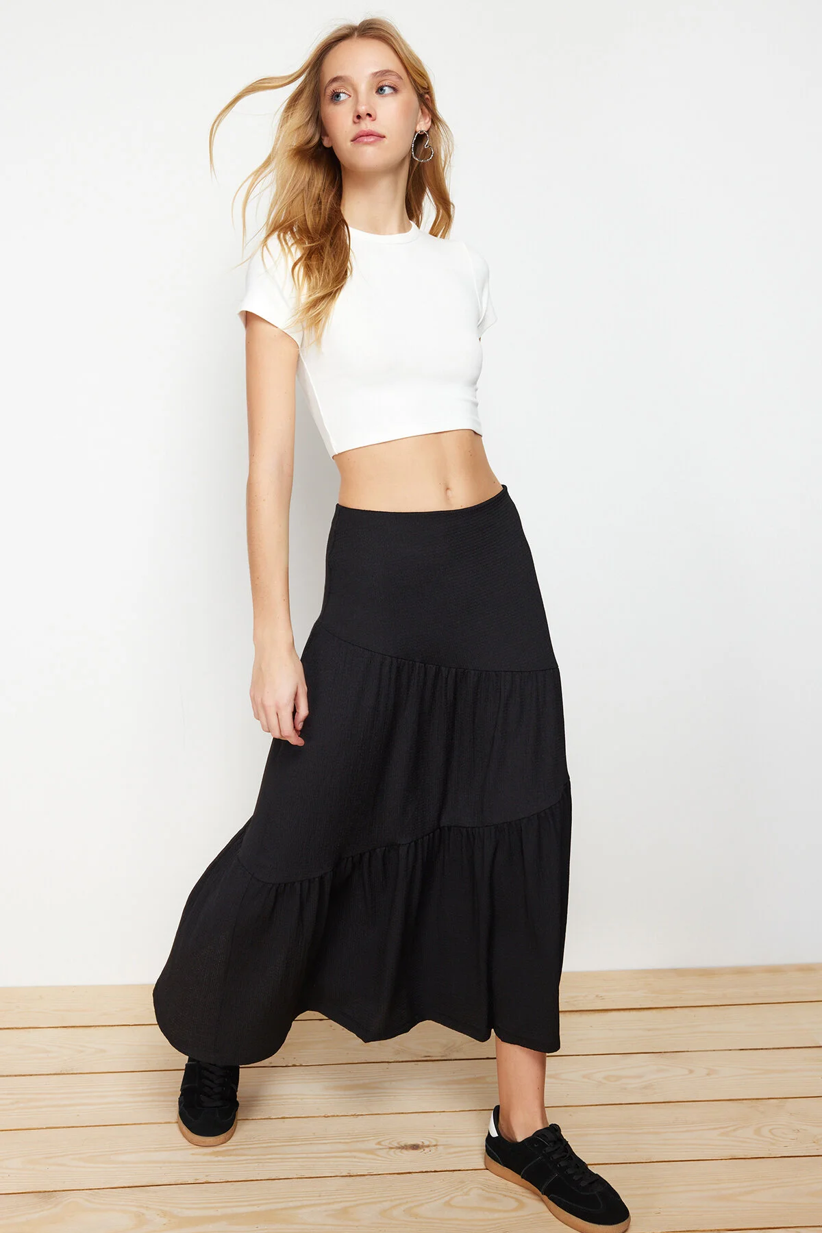 Trendyol Collection  Schwarzer, gewickelter Maxi-Plissee-Stretch-Strickrock TWOSS24ET00090
