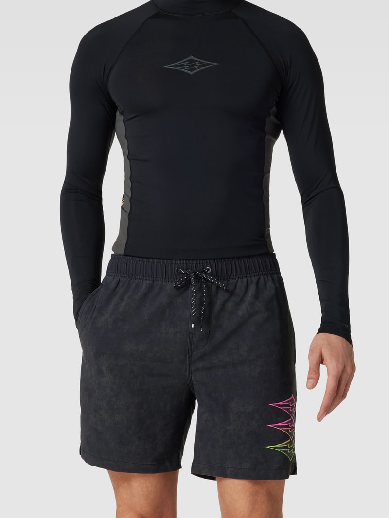 Badehose mit Allover-Muster Modell 'RIOT' in schwarz