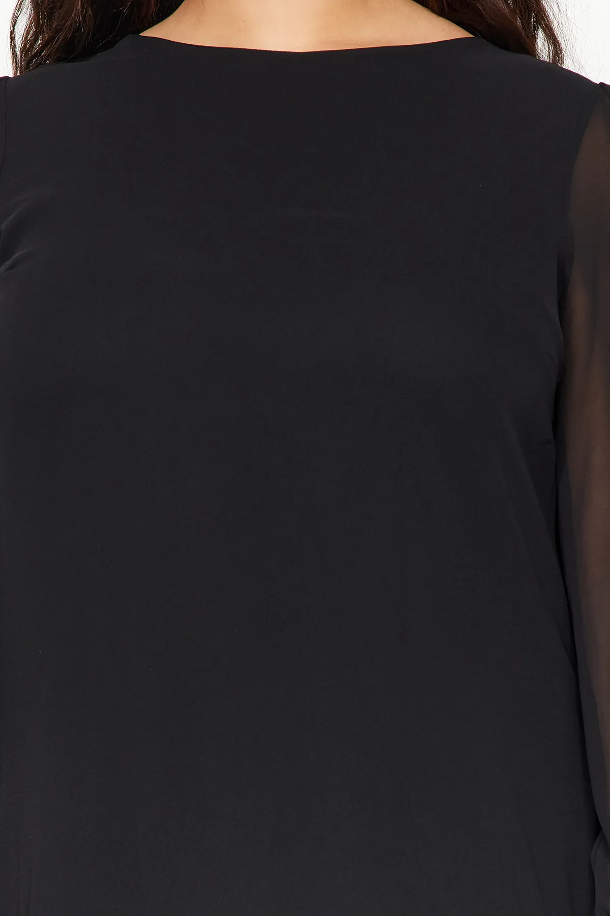 Trendyol Curve  Schwarzes schlichtes Basic-Midi-Kleid in Übergröße aus gewebtem Stoff