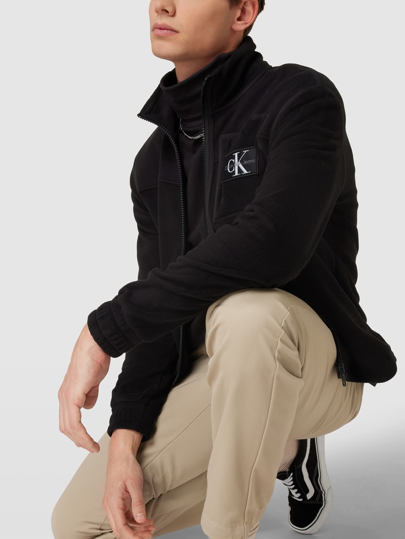 Sweatjacke mit Label-Patch in schwarz