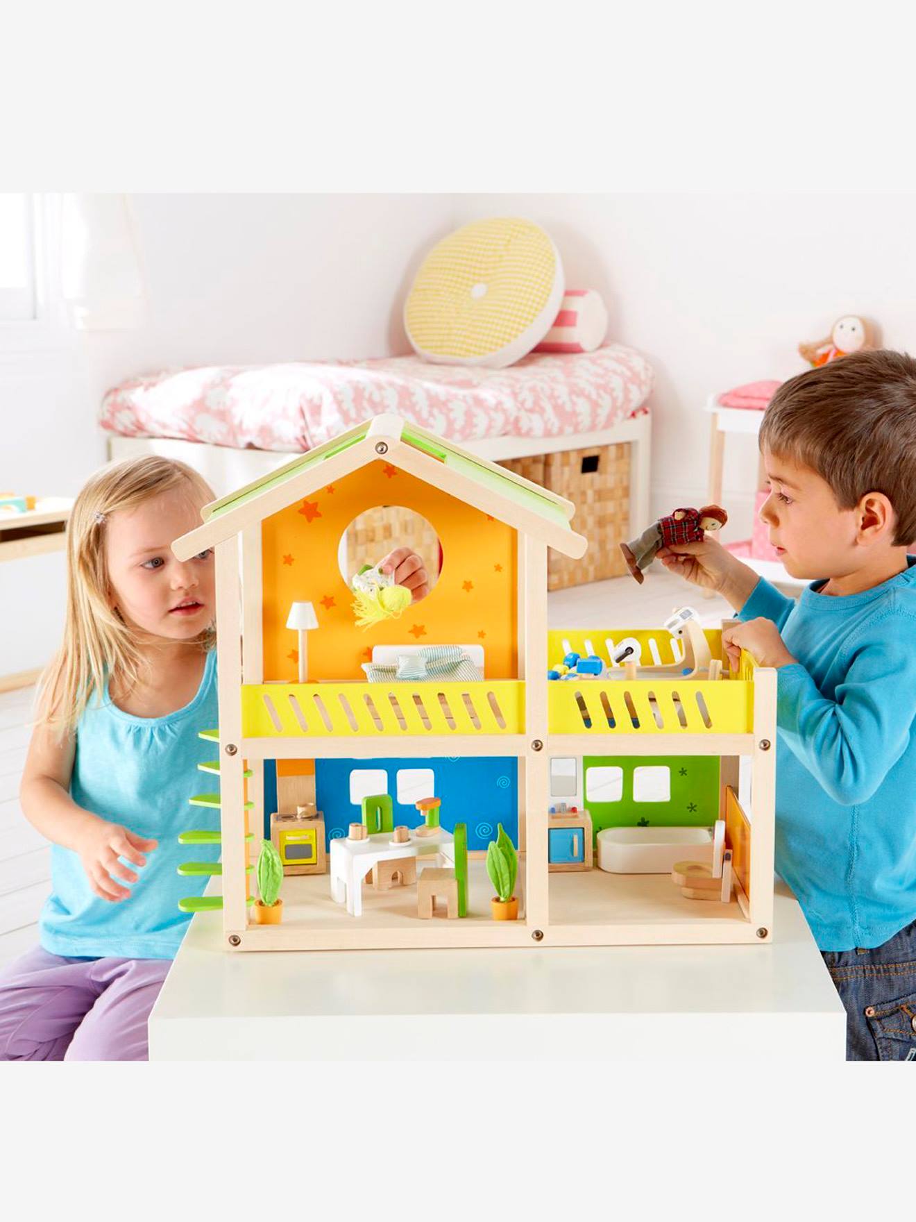 Petite maison joyeuse en bois HAPE multicolore