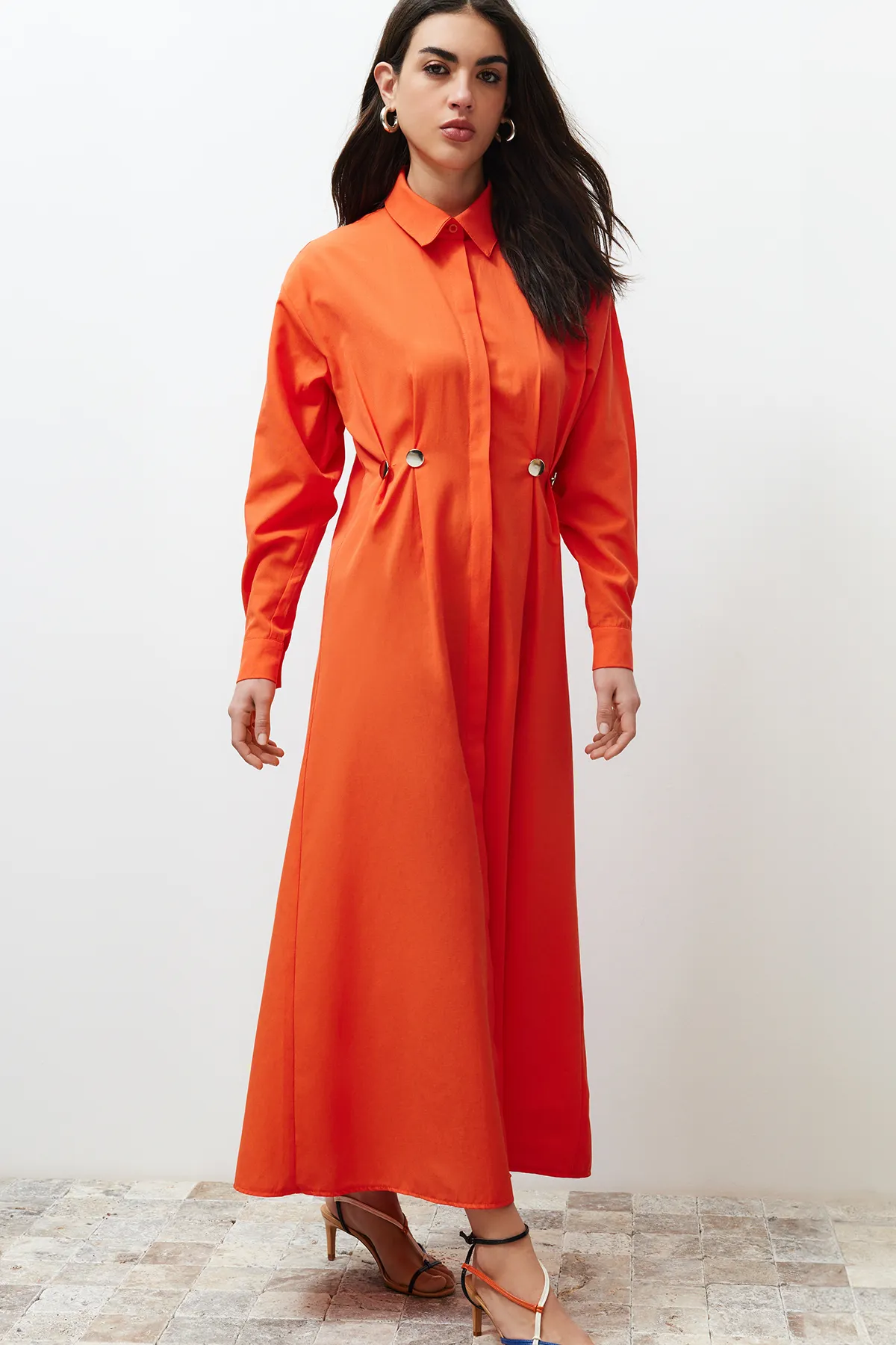 Trendyol Modest  Gefliestes Taillen-Accessoire, detailliertes gewebtes Hemdkleid TCTSS24EB00142