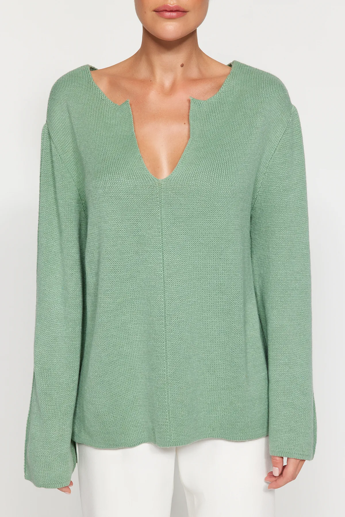 Trendyol Collection  Mintgrüner, nachhaltiger Strickpullover mit V-Ausschnitt TWOAW24KZ01233