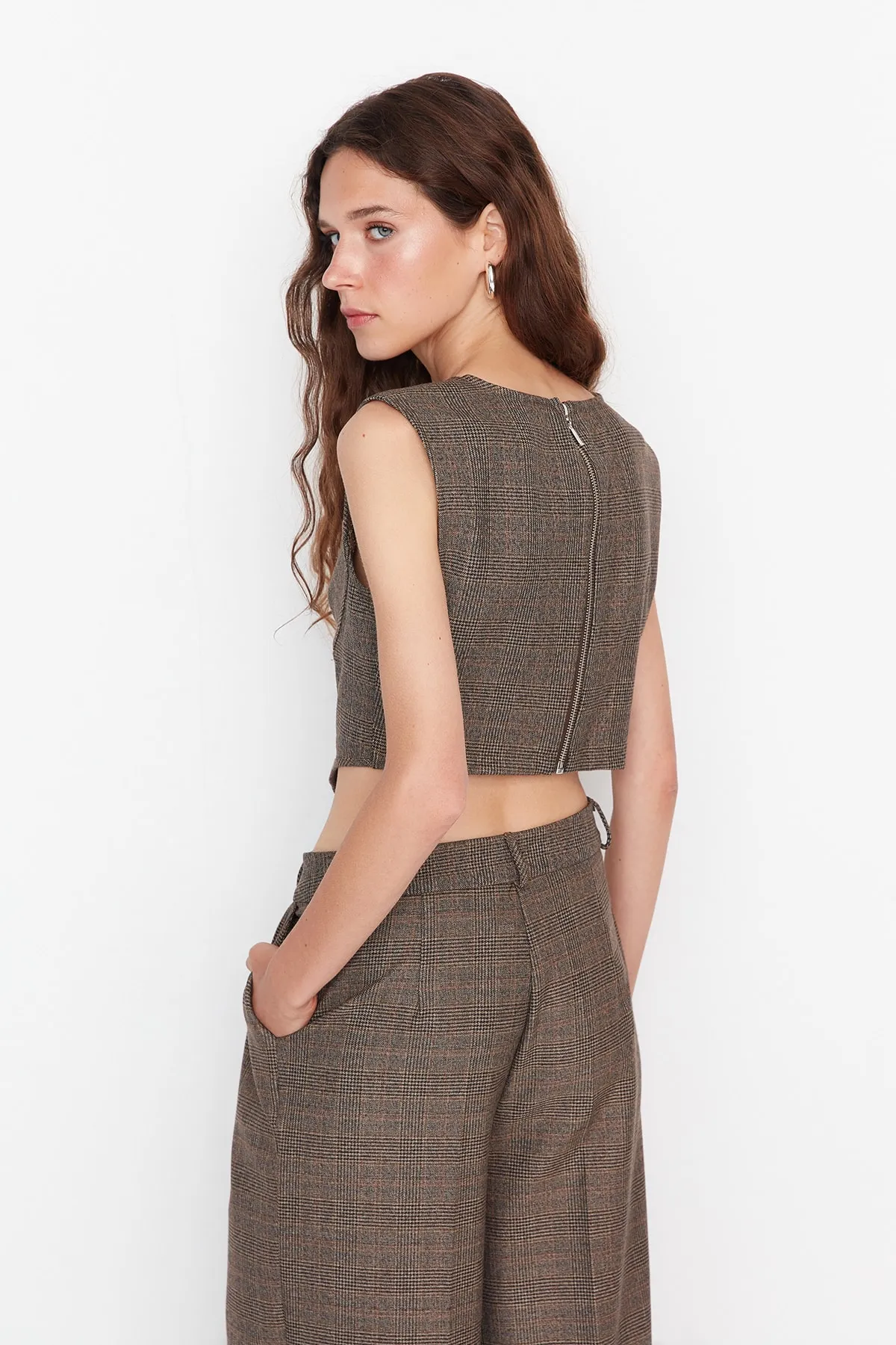 Trendyol Collection  Braunes Korsett mit detailliertem, gewebtem Bustier mit V-Ausschnitt TPRAW23BS00032
