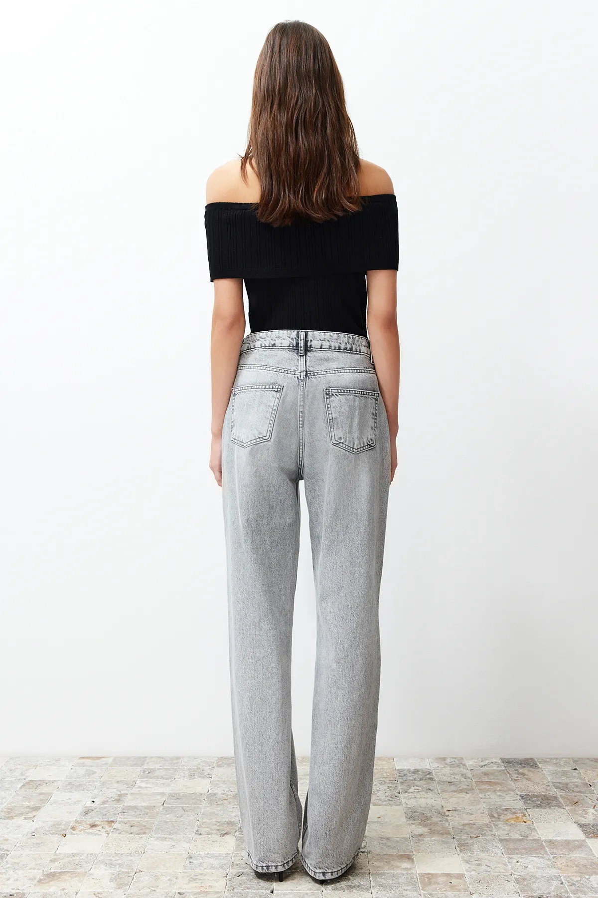 Trendyol Collection  Graue Jeans mit niedriger Taille und weitem Bein TWOSS24JE00033