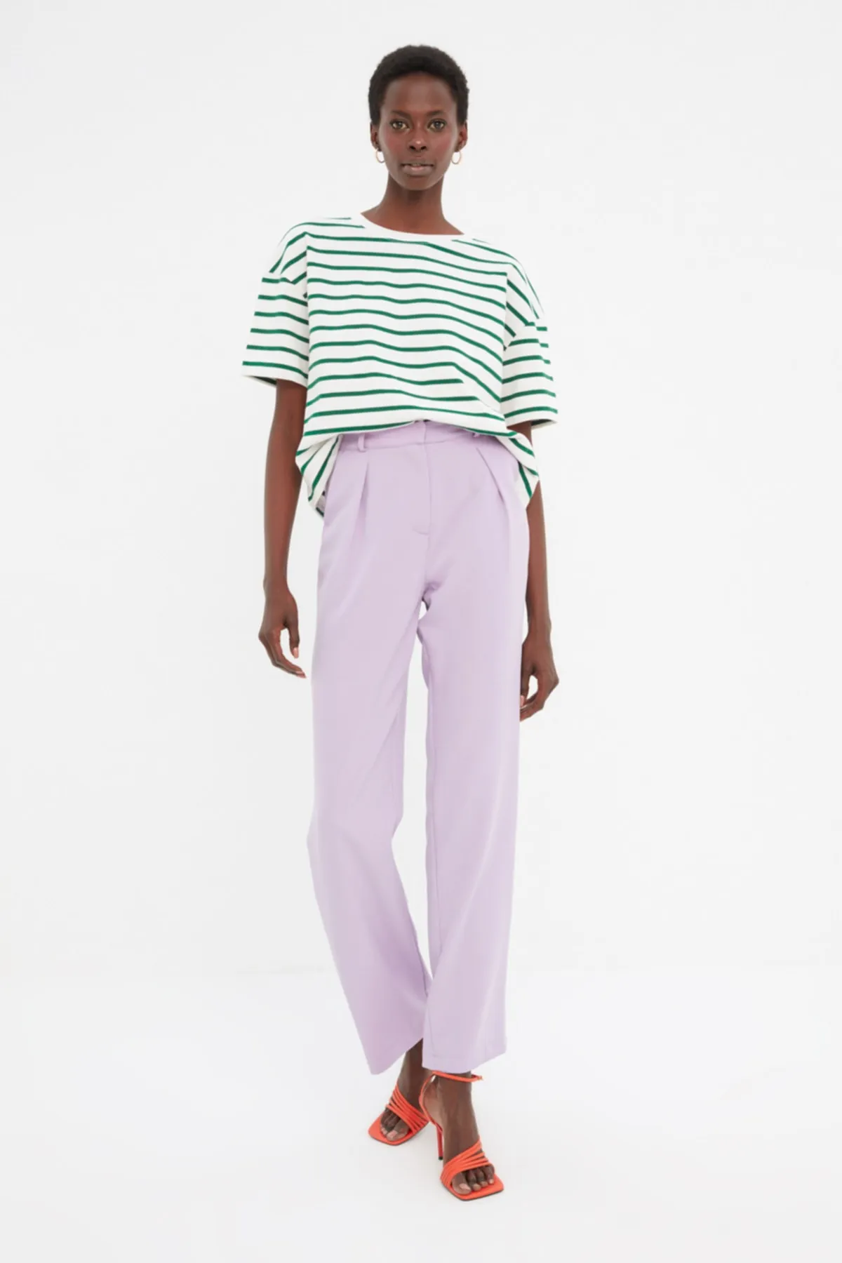 Trendyol Collection  Fliederfarbene, plissierte Webhose mit weitem Bein TWOSS21PL0155