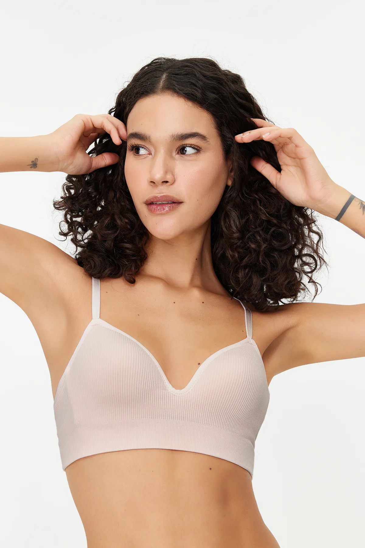 Trendyol Collection  Hautnahtloser/Nahtloser Bralette-Strick-BH mit überzogenen Seilträgern THMAW22SU0043