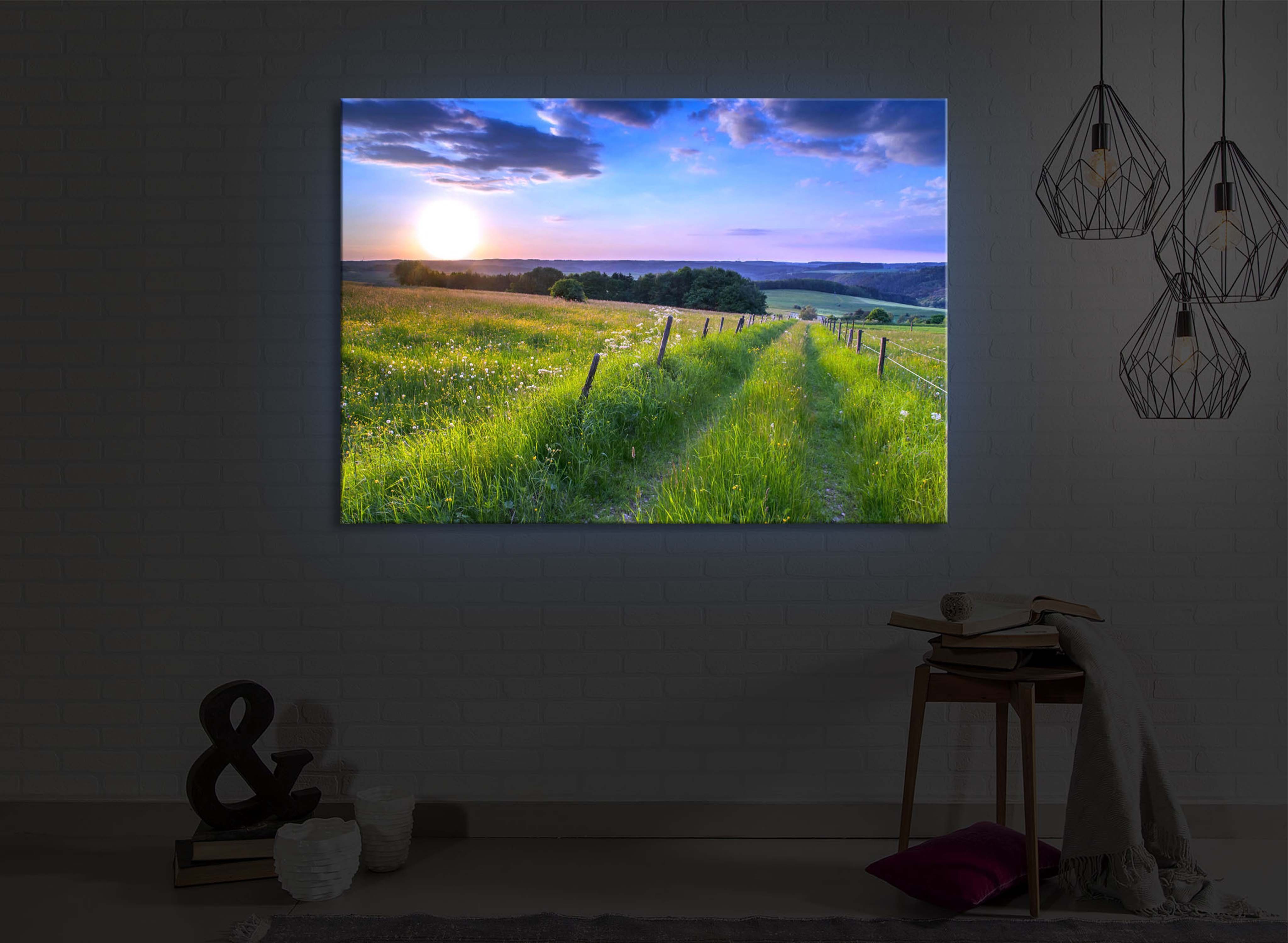lightbox-multicolor LED-Bild Wunderschöne Bergwiese im Sonnenaufgang front lighted / 60x40cm, Leuchtbild mit Fernbedienung