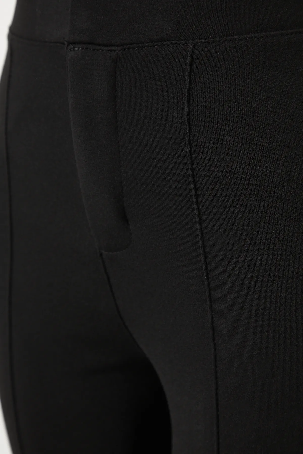 Trendyol Collection  Schwarze, hoch taillierte, gerippte, elastische Taille, schmale Passform, dicke Strickhose TWOAW24PL00114