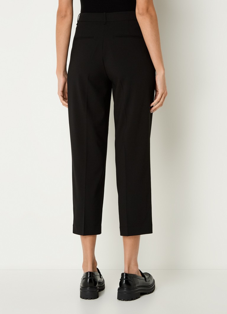 Pantaloni scurți Benetton cu talie înaltă, croială mulată și buzunare laterale.