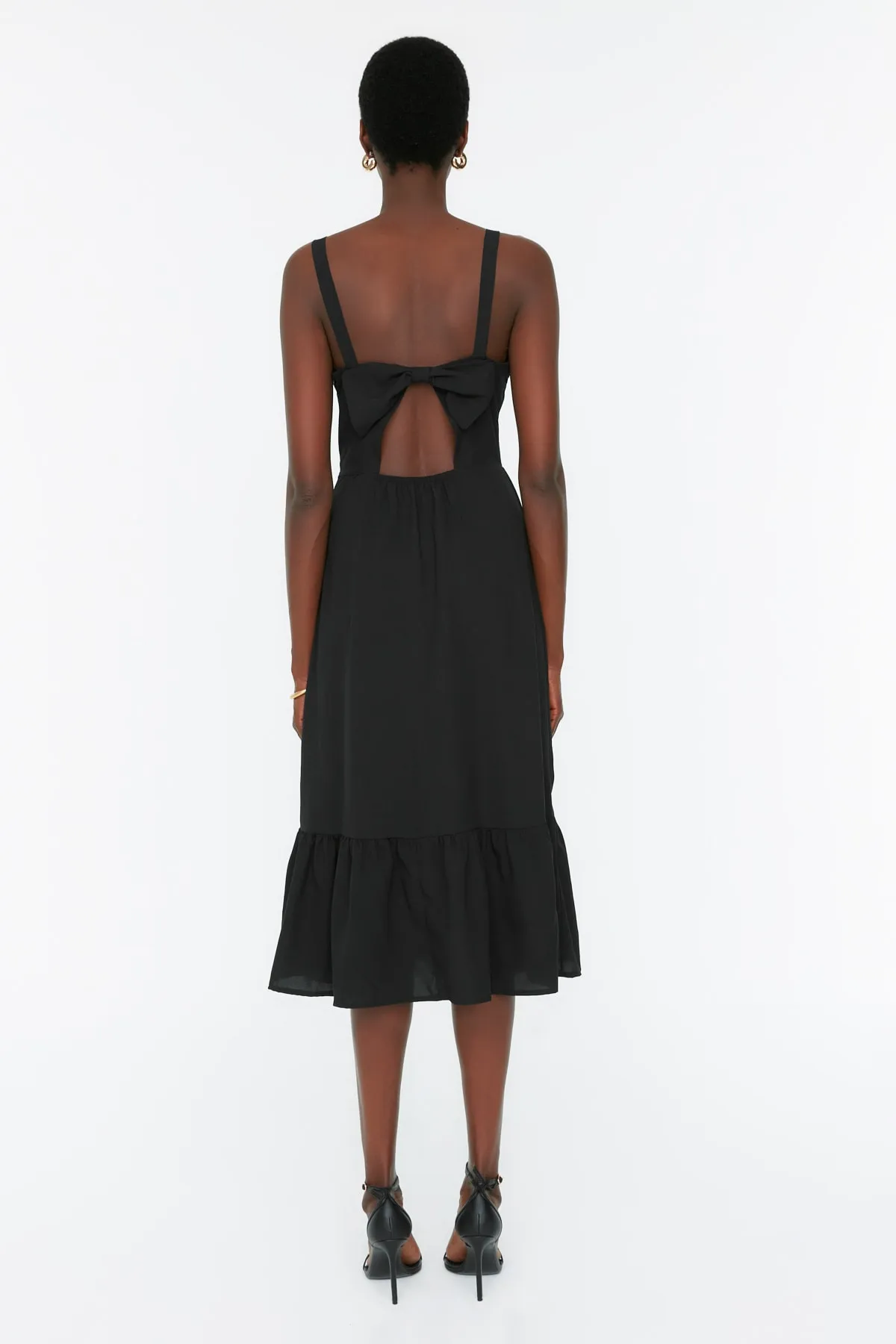 Trendyol Collection  Schwarzes Midi-Webkleid mit Taille und Rückendetail TWOSS22EL00266
