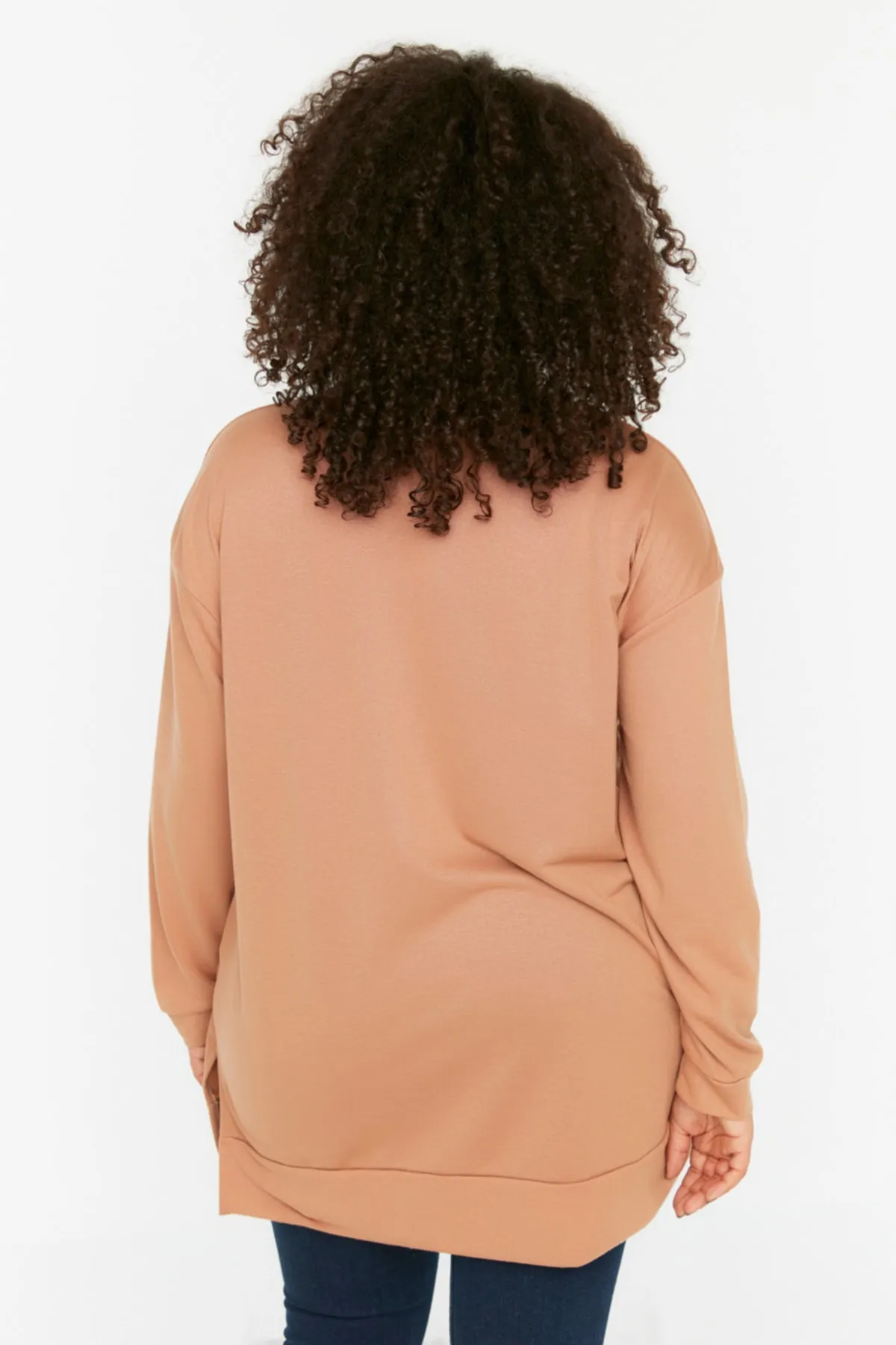Trendyol Curve  Kamelfarbenes, dünnes Strick-Sweatshirt mit Schlitz und Details TBSSS22SW0173