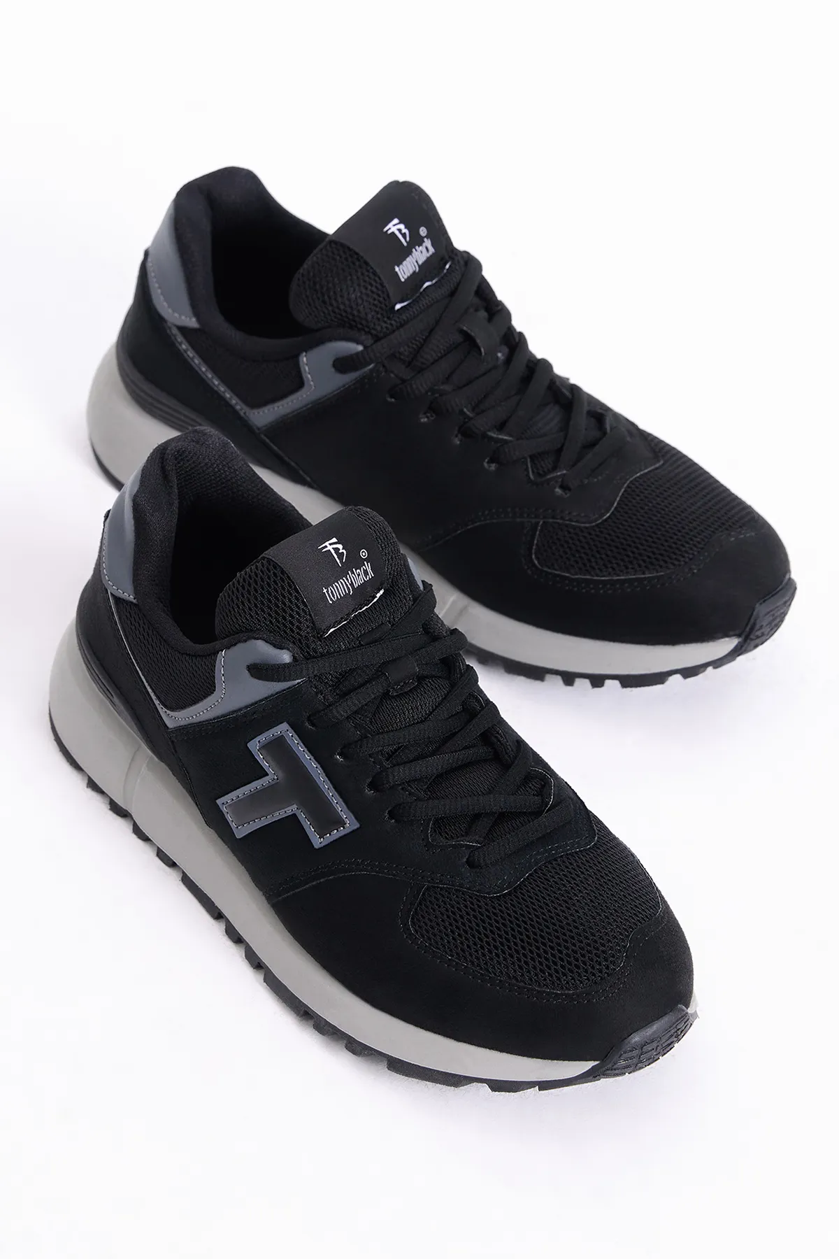 Tonny Black  Schwarzer, rutschfester Unisex-Schnürsneaker mit Eva-Sohle