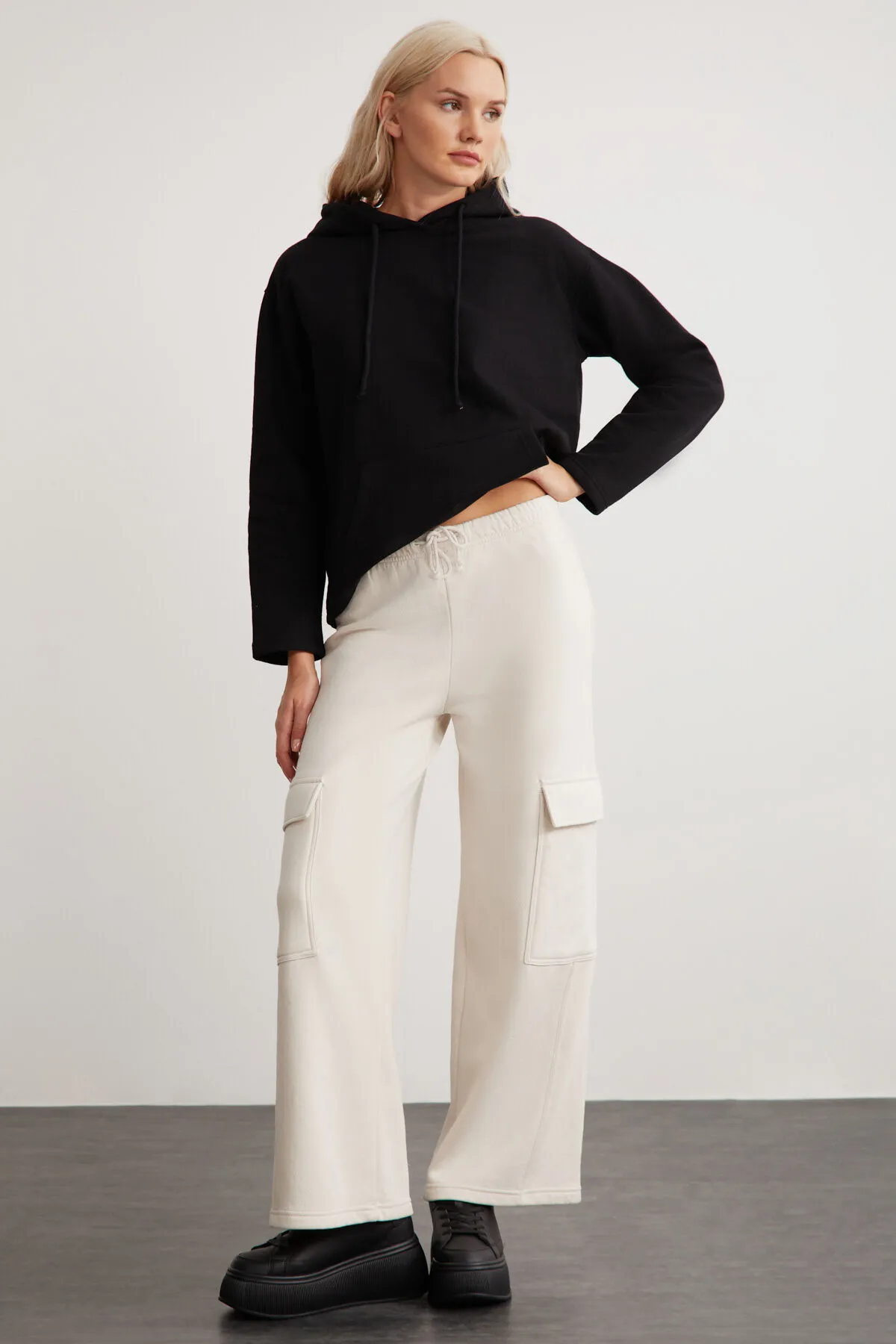 GRIMELANGE  LYRA Jogginghose für Damen, 100 % Baumwolle, Cargo-Tasche, Ecru