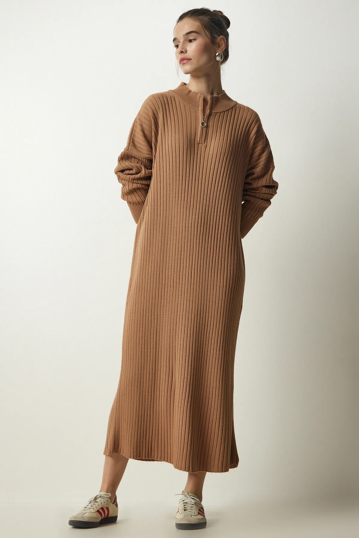 Happiness İstanbul  Biscuit geripptes Oversize-Strickkleid für Damen DD01251
