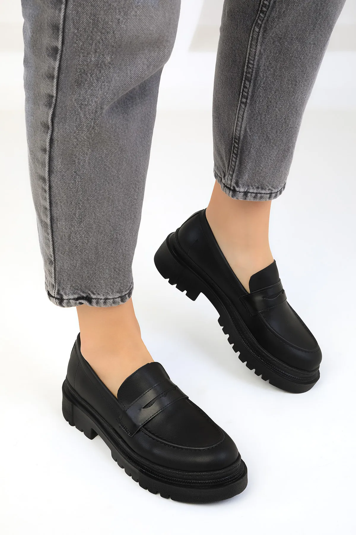 SOHO  Schwarze Damen Freizeitschuhe 17762