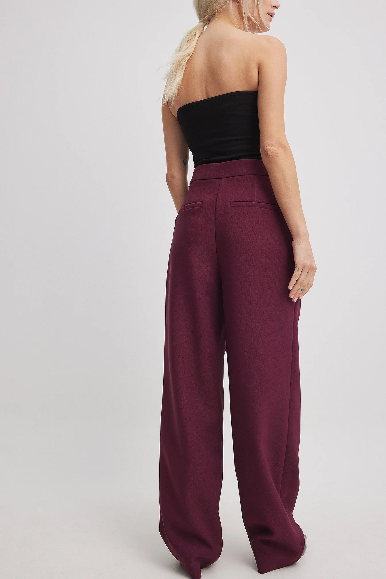 Recycelte plissierte Anzughose mit hoher Taille