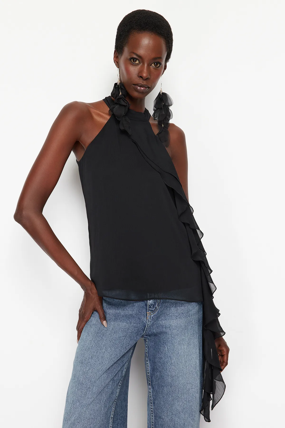 Trendyol Collection  Schwarze ungefütterte gewebte Chiffonbluse mit Rüschen TPRSS24BZ00027