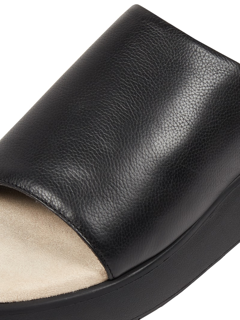 Pantolette aus Leder in schwarz