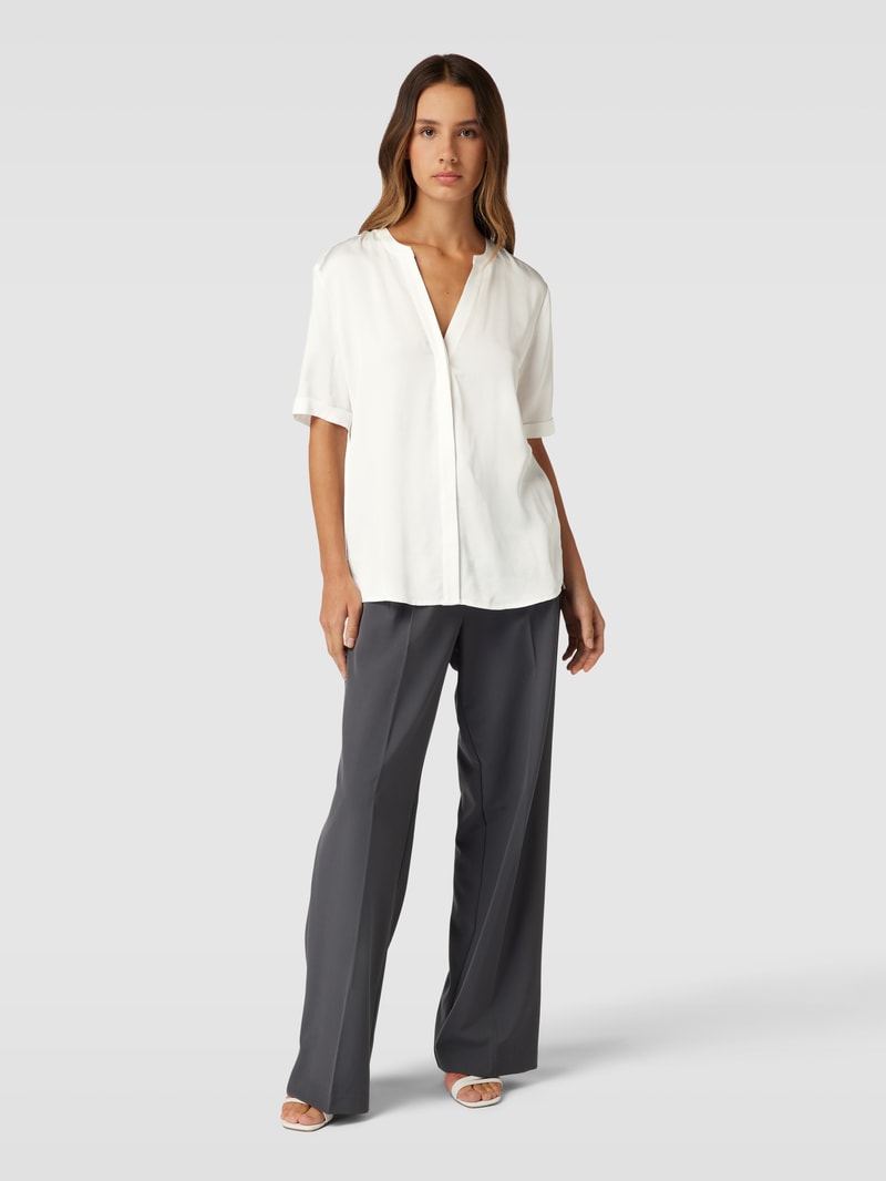 Blusenshirt aus Viskose mit V-Ausschnitt in offwhite