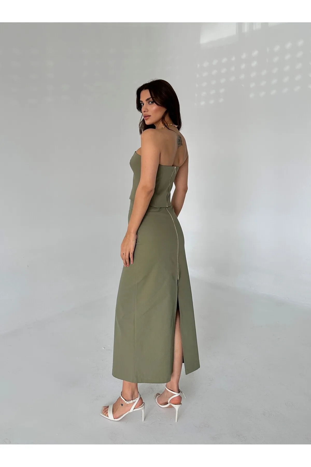 Laluvia  Khakifarbenes Midirock-Bustier-Set mit Reißverschlussdetail auf der Rückseite