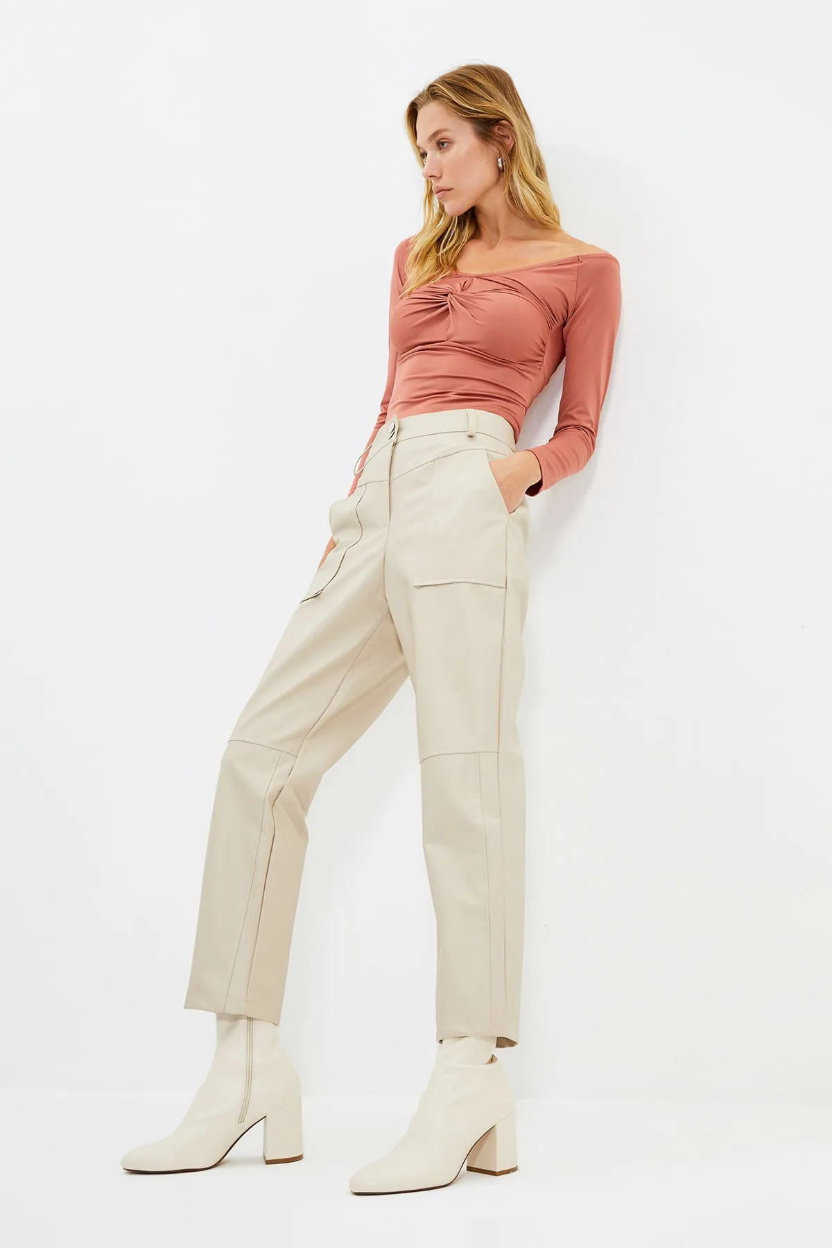 Trendyol Collection  Stone Cigarette gewebte Kunstlederhose TWOAW22PL0347