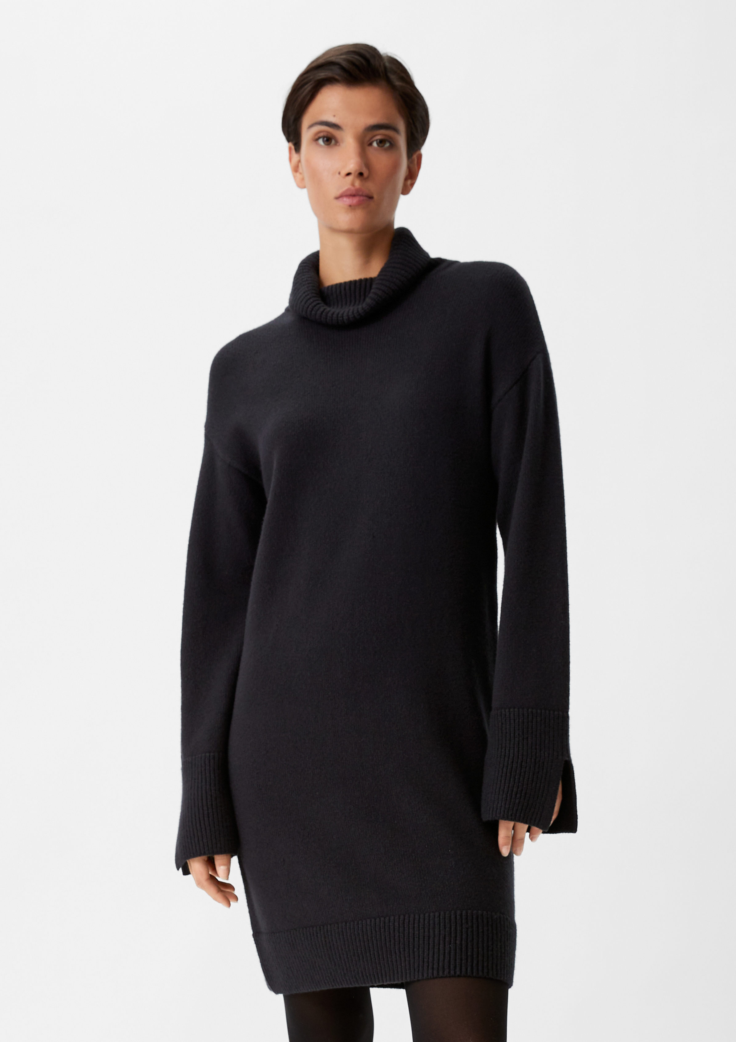 Strickkleid mit Rollkragen - schwarz