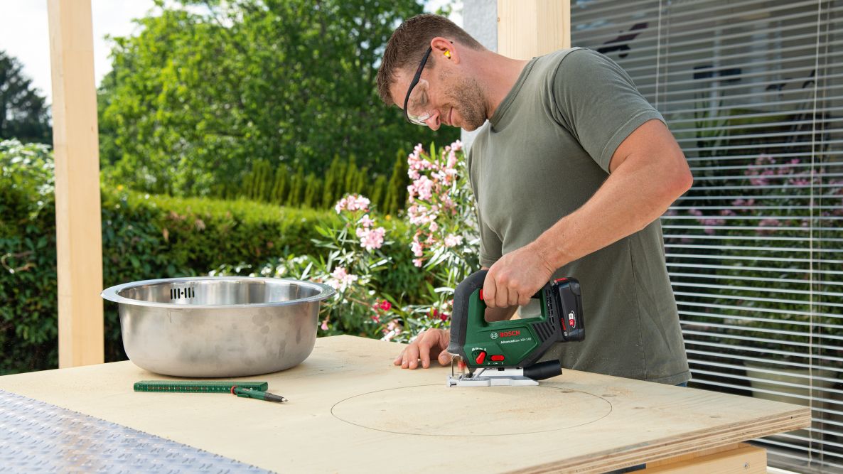 Bosch Green 0603013003 AdvancedSaw 18V-140 Ferăstrău vertical fără fir 1x 2.0 Ah și încărcător AL 18V-20