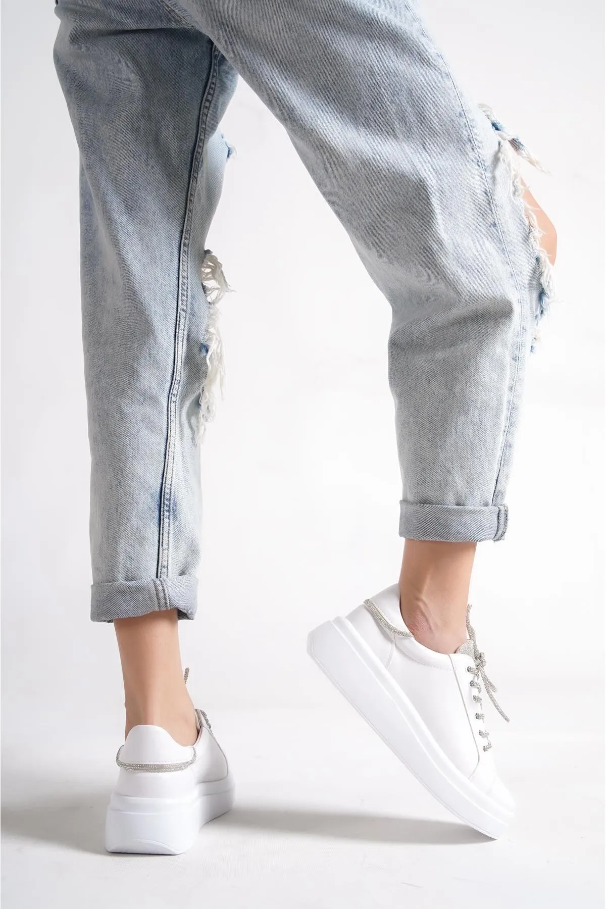 Capone Outfitters  Capone Damen-Sportschuhe mit runder Zehenpartie und Steinschnürung in Weiß