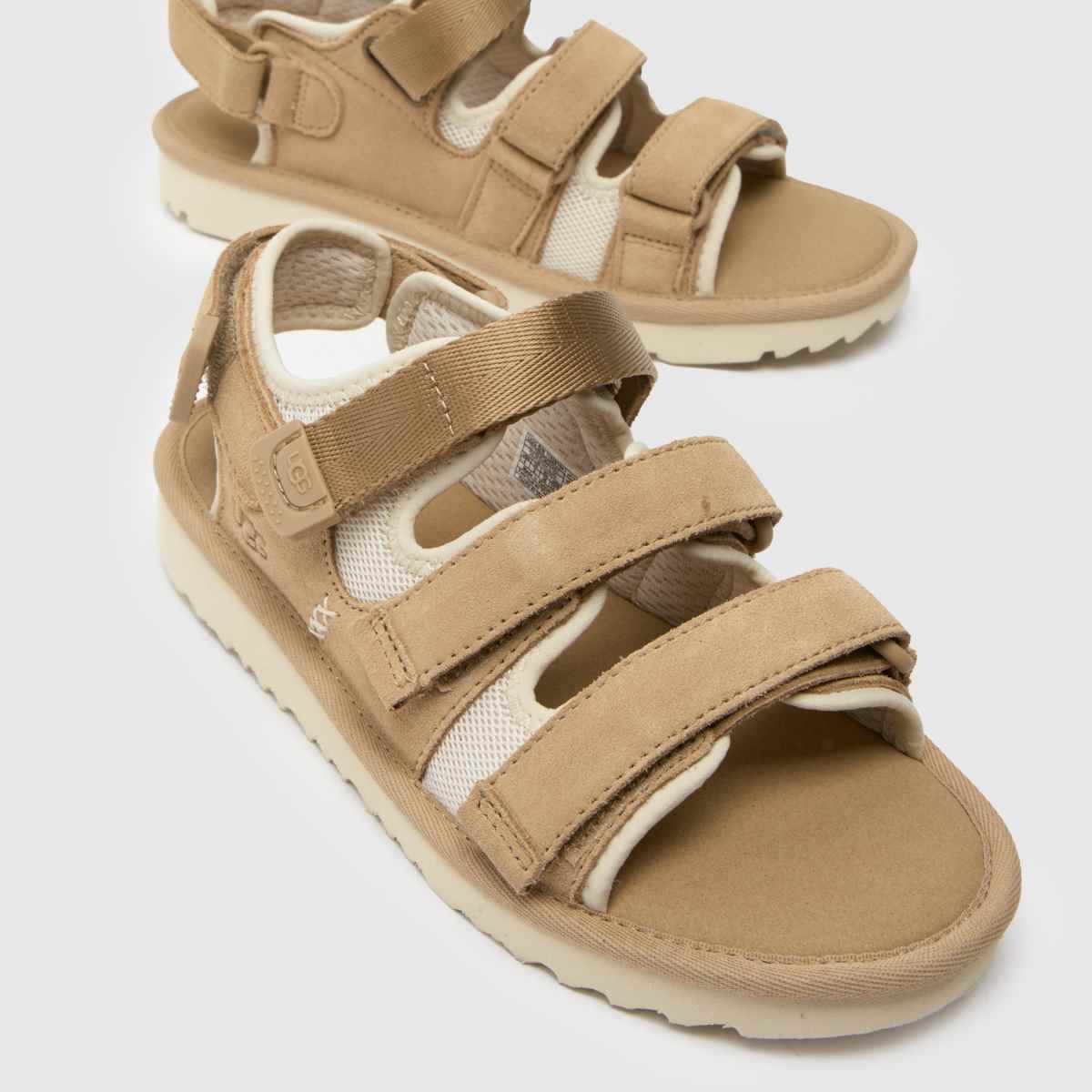 UGG sandfärgade Goldencoast juniorsandaler med flera remmar