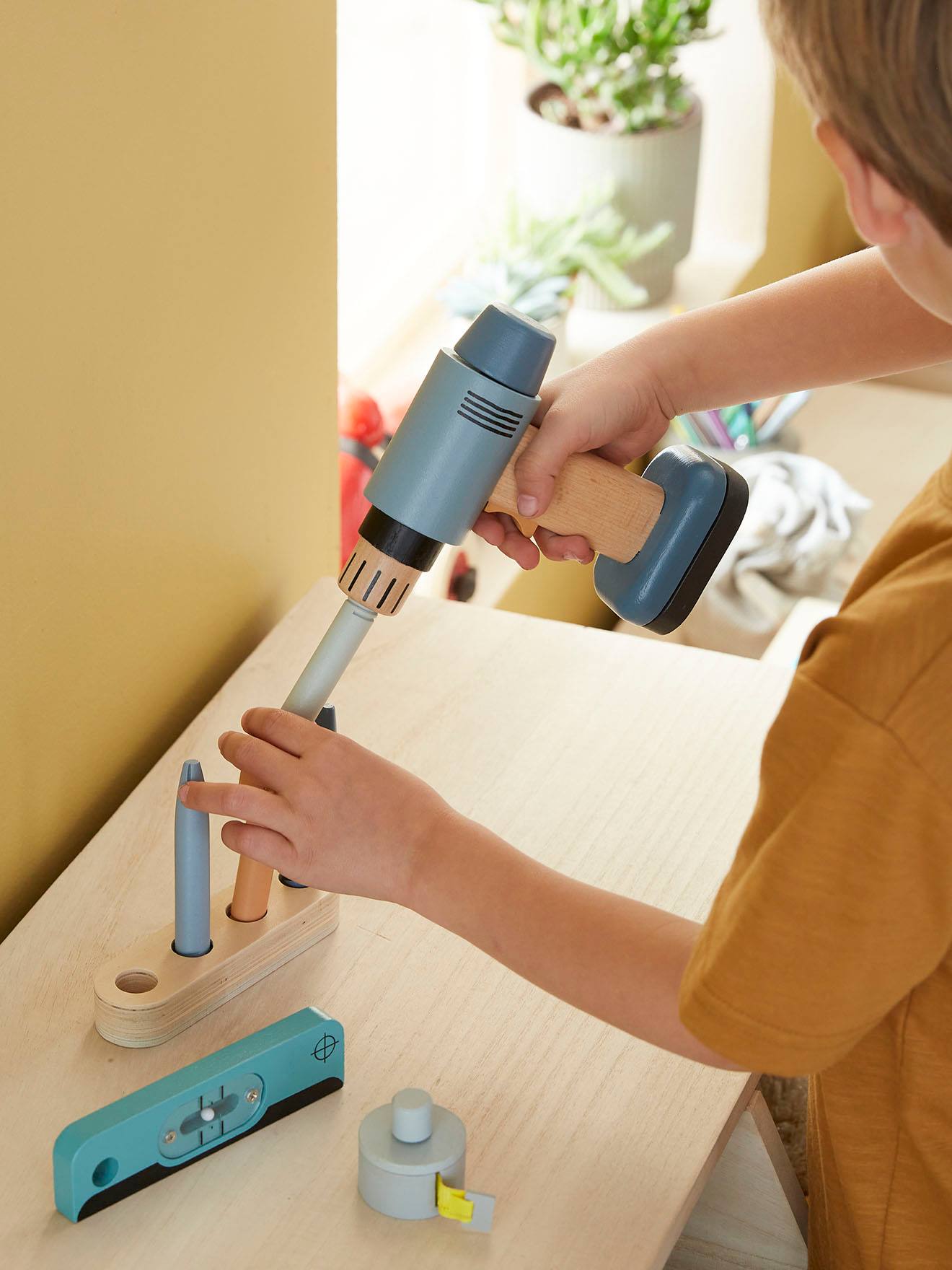 Perceuse visseuse et ses accessoires en bois FSC® gris