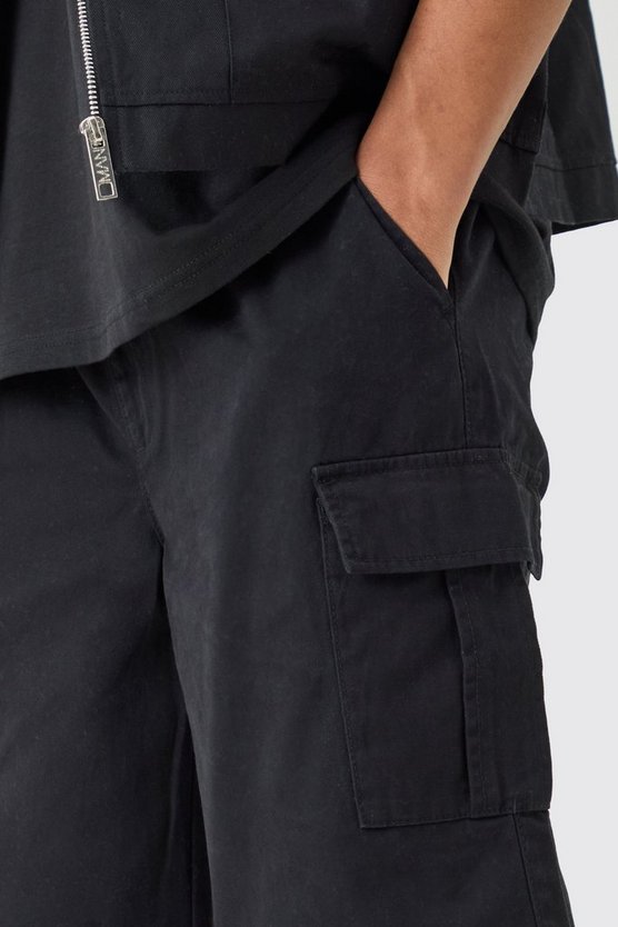 Lockere schwarze Cargo-Shorts mit elastischem Bund